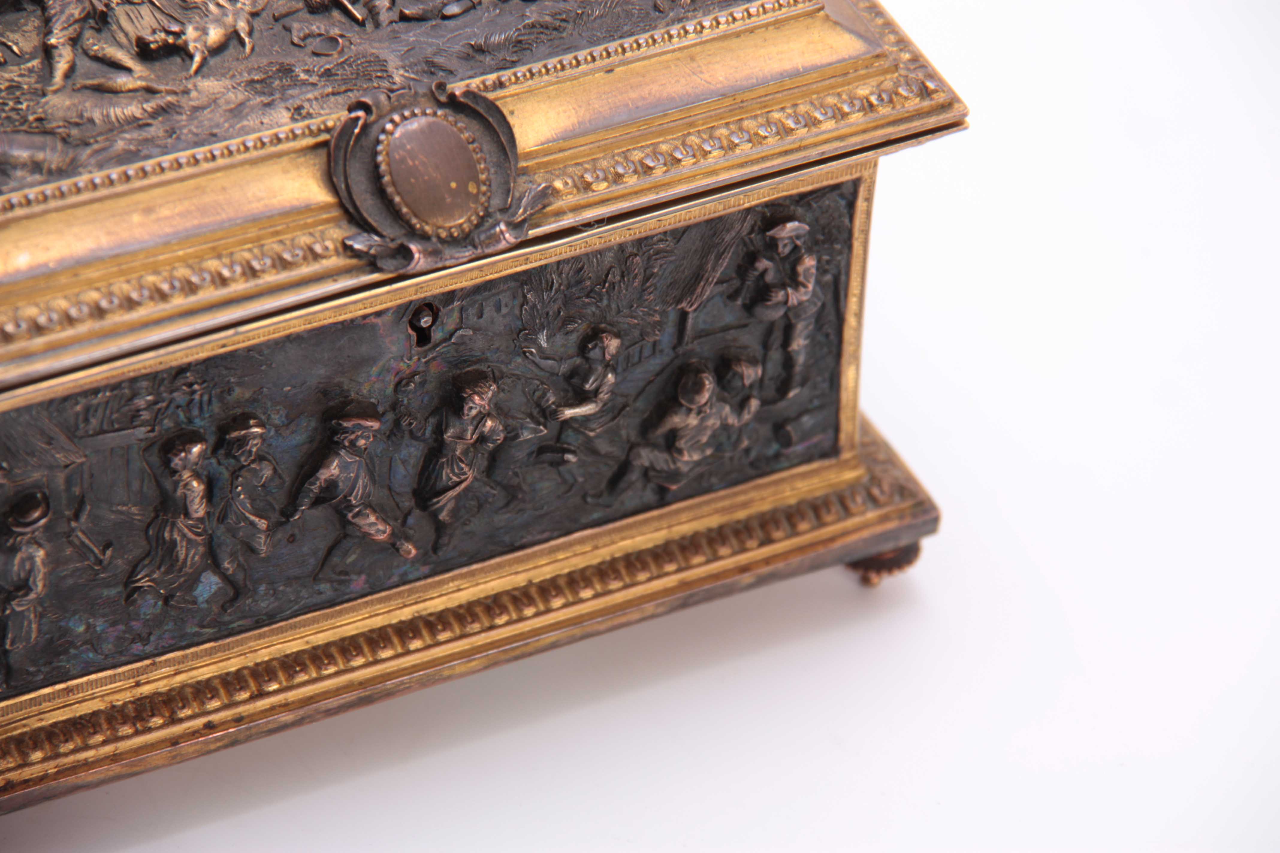 A LATE 19TH CENTURY CONTINENTAL GILT BRASS JEWELLERY CASKET set with cast bronzed figural panels - Image 3 of 9