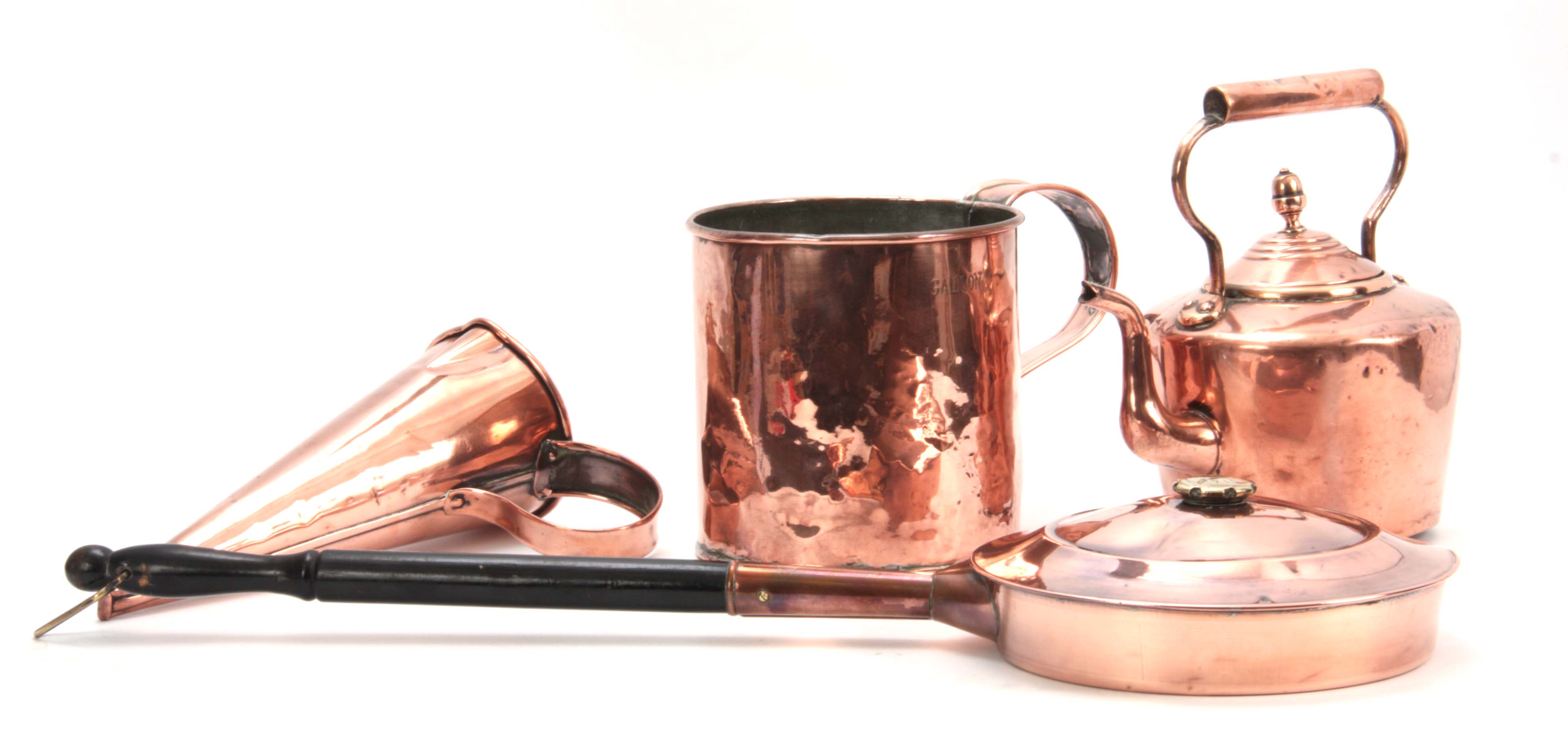 A VICTORIAN CYLINDRICAL GALLON COPPER MEASURE, A VICTORIAN CIRCULAR COPPER KETTLE, A COPPER ALE MULL