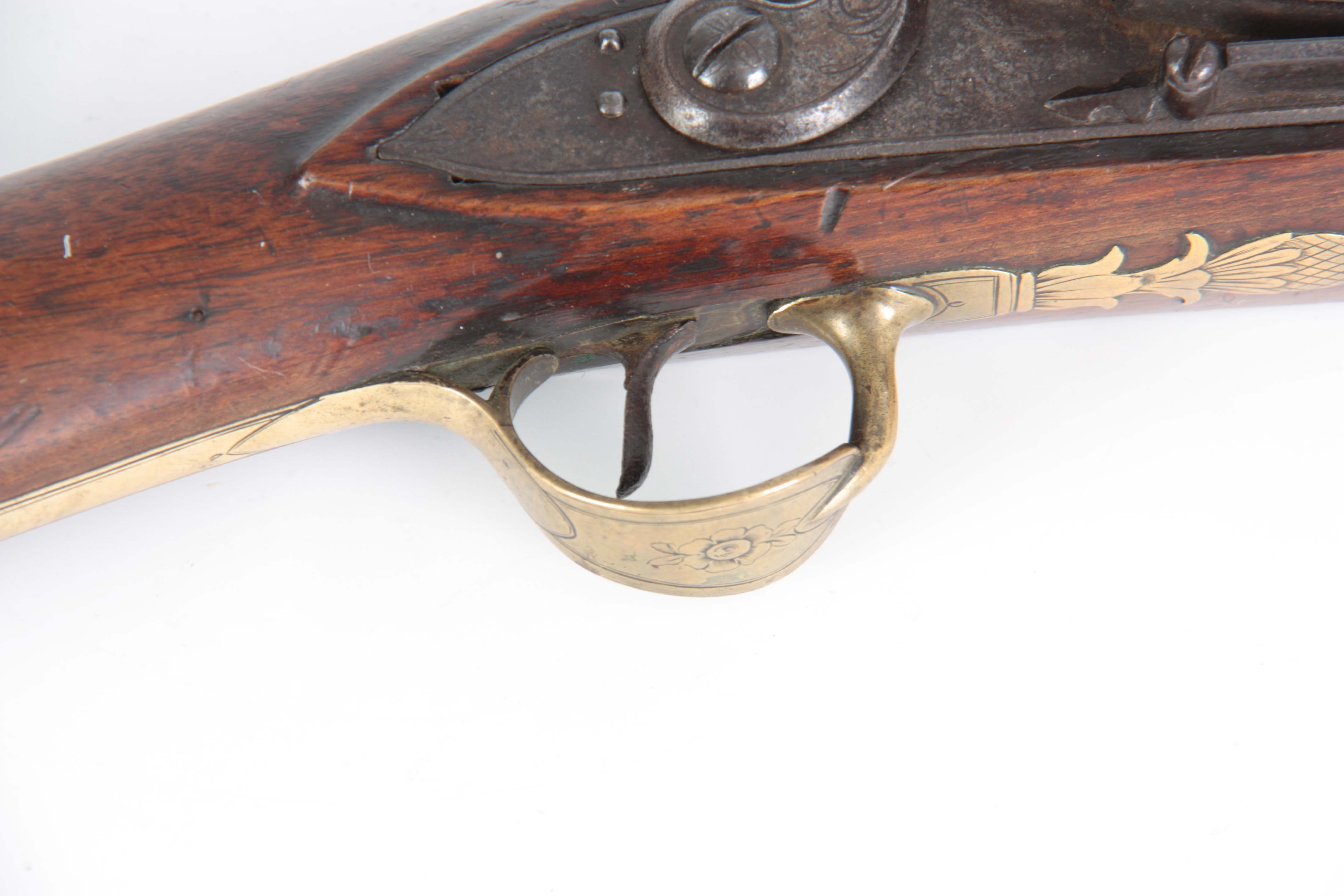 HUTCHINSON, DUBLIN. A 19th CENTURY IRISH BRASS BARREL BLUNDERBUSS the barrel stamped Dublin MF - Image 4 of 11