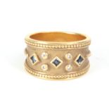 AN 18CT GOLD DIAMOND AND SAPPHIRE RING with a beaded edge app. 8.5g
