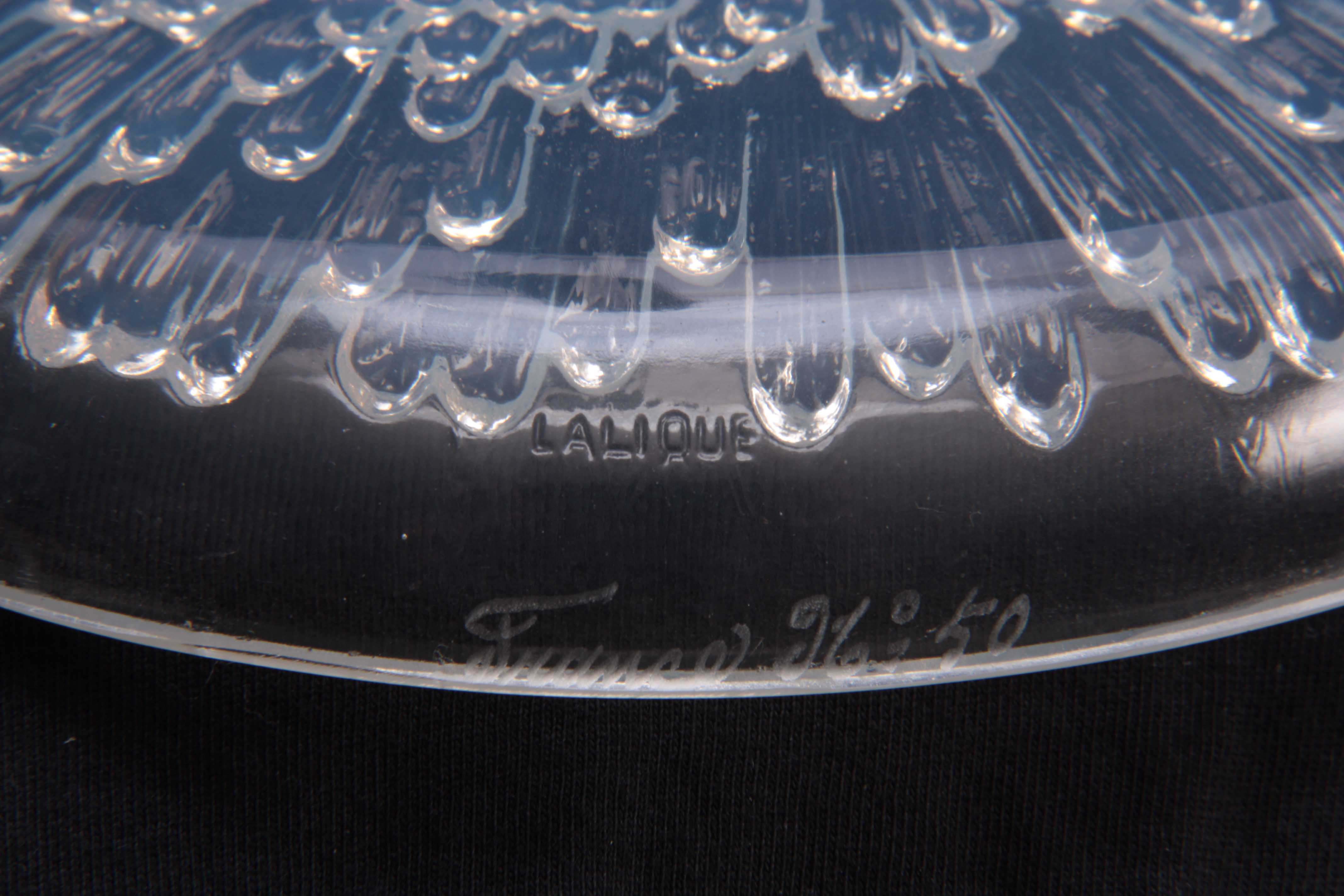 LALIQUE FRANCE AN EARLY 20TH CENTURY OPALESCENT GLASS SHALLOW BOWL AND COVER 'TOYKO' with under - Image 4 of 4