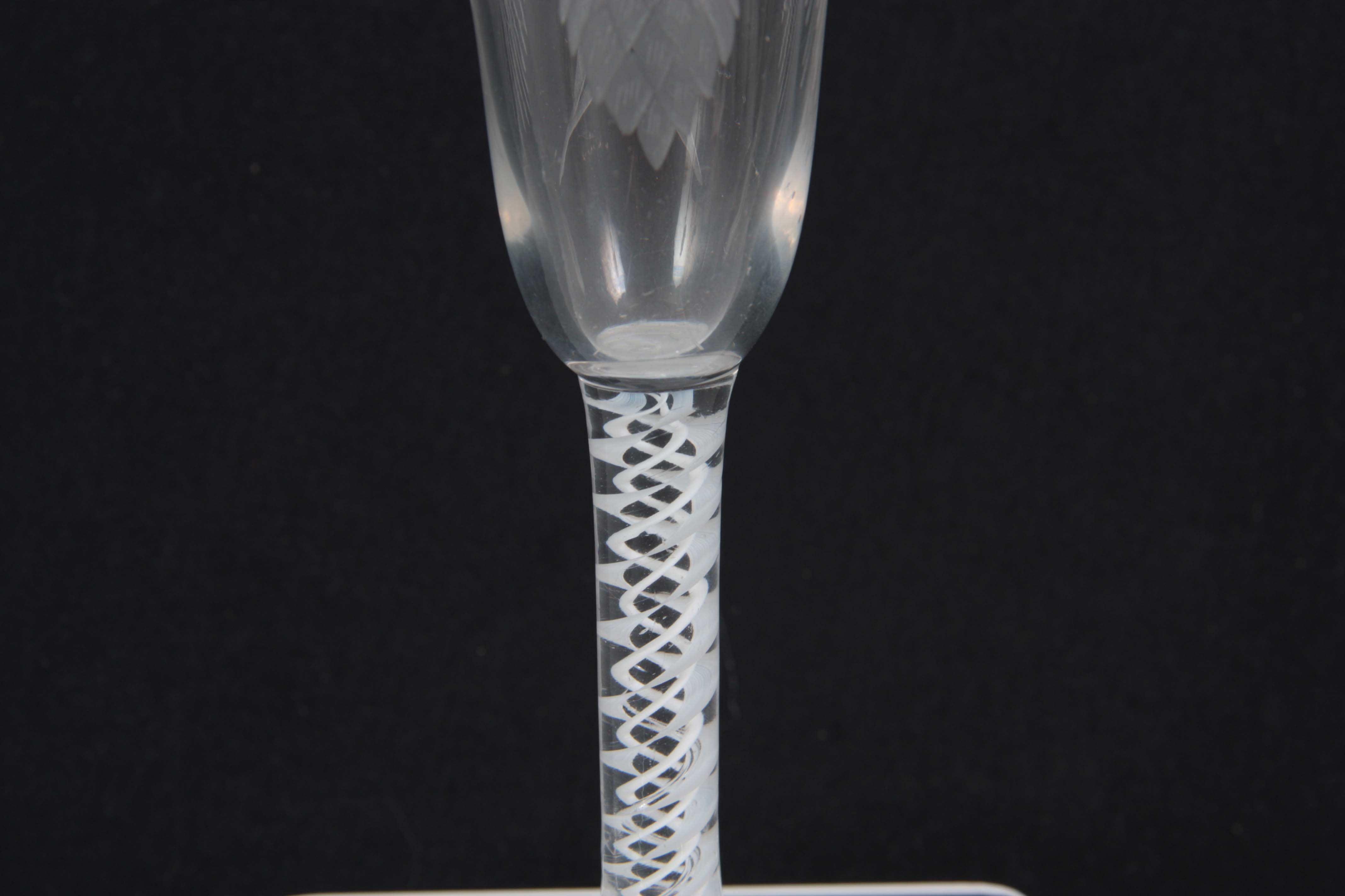 AN 18TH CENTURY TRIPLE OPAQUE AIR TWIST ALE FLUTE / WINE GLASS the bowl engraved with hops and - Image 4 of 5