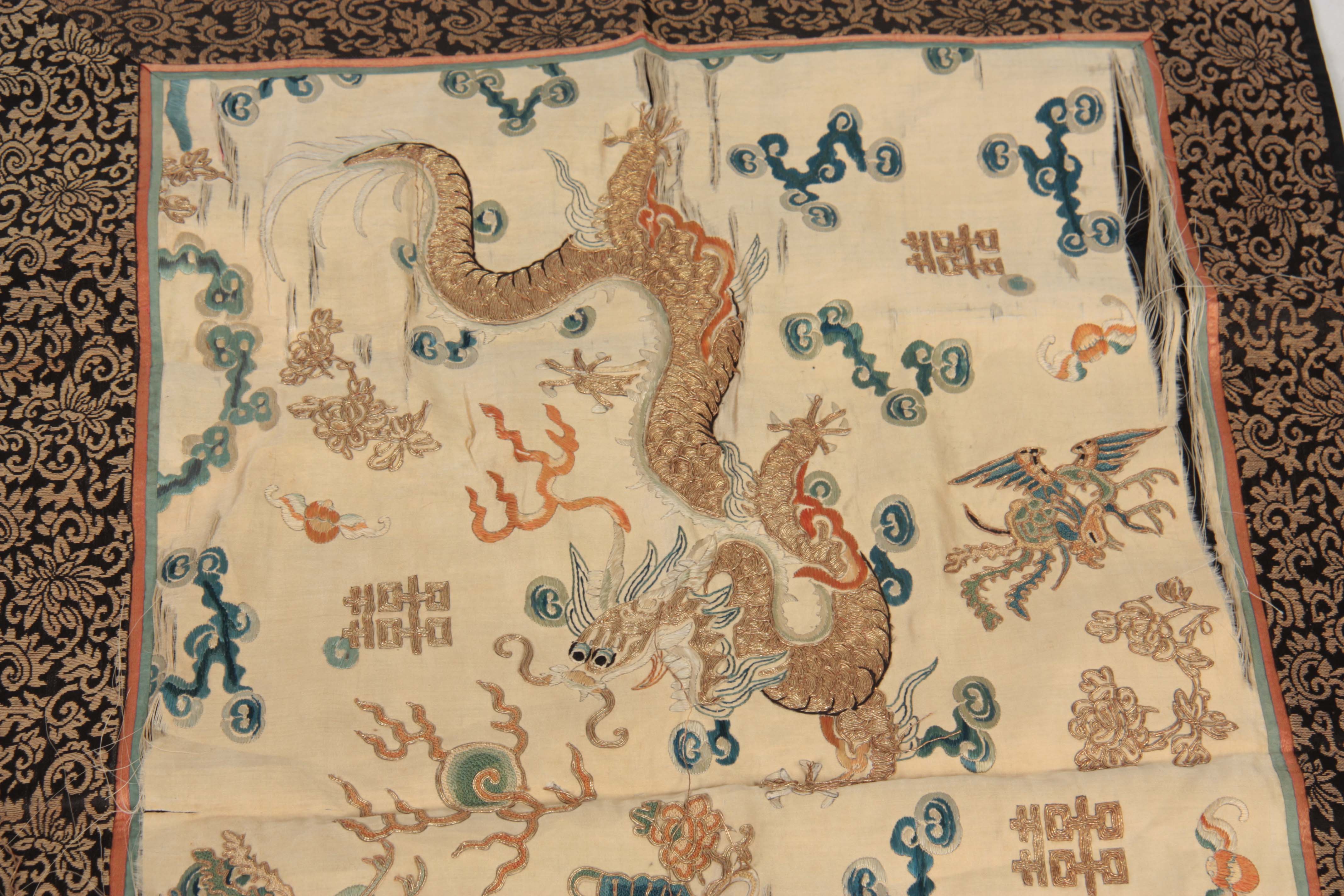 AN 18TH /19TH CENTURY CHINESE EMBROIDERED SILK WORK PANEL worked in gold braid and coloured silk - Image 5 of 12