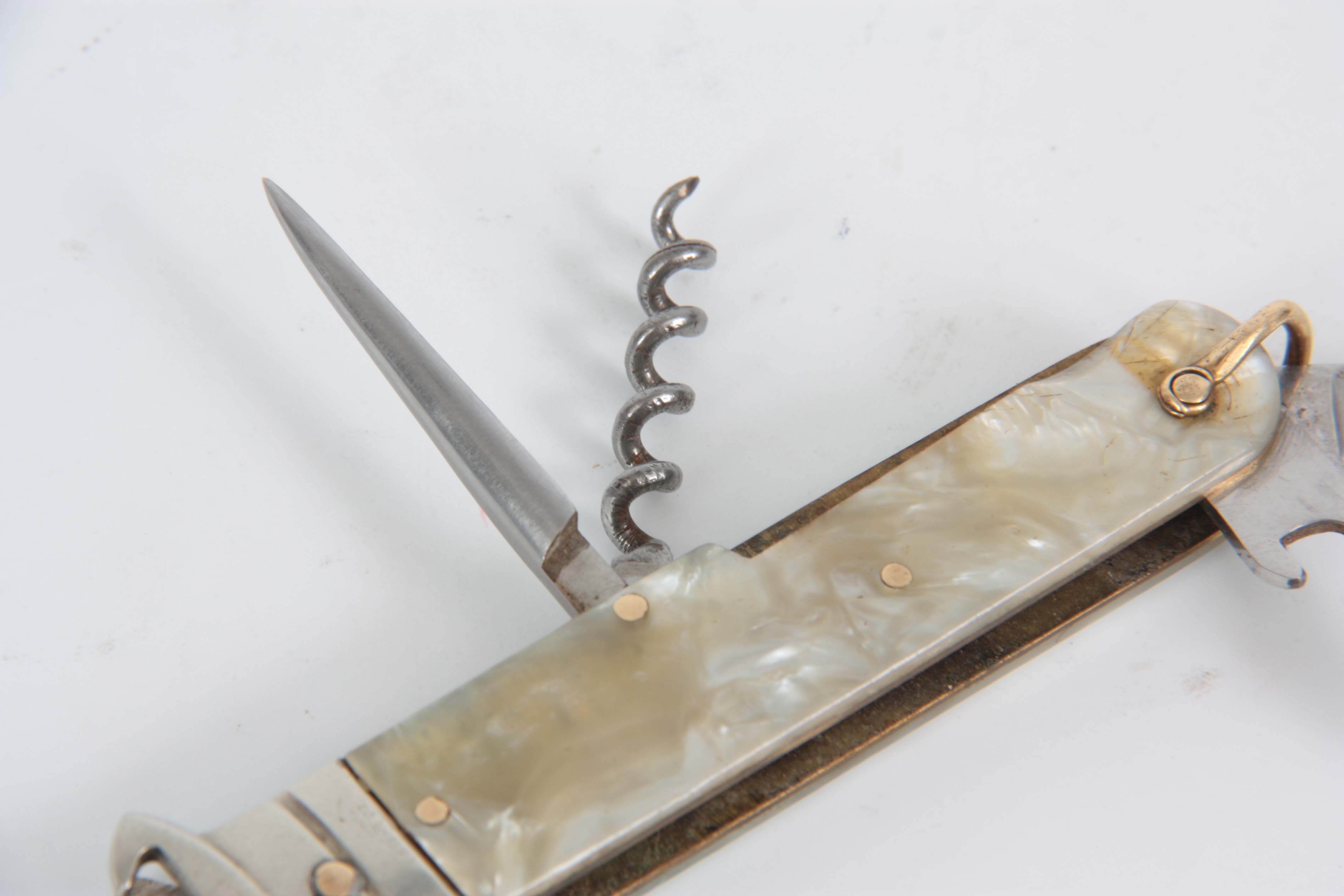 A VINTAGE SPANISH GENTLEMANS MULTI-FUNCTION HUNTING KNIFE with simulated mother of pearl handle - Image 3 of 6