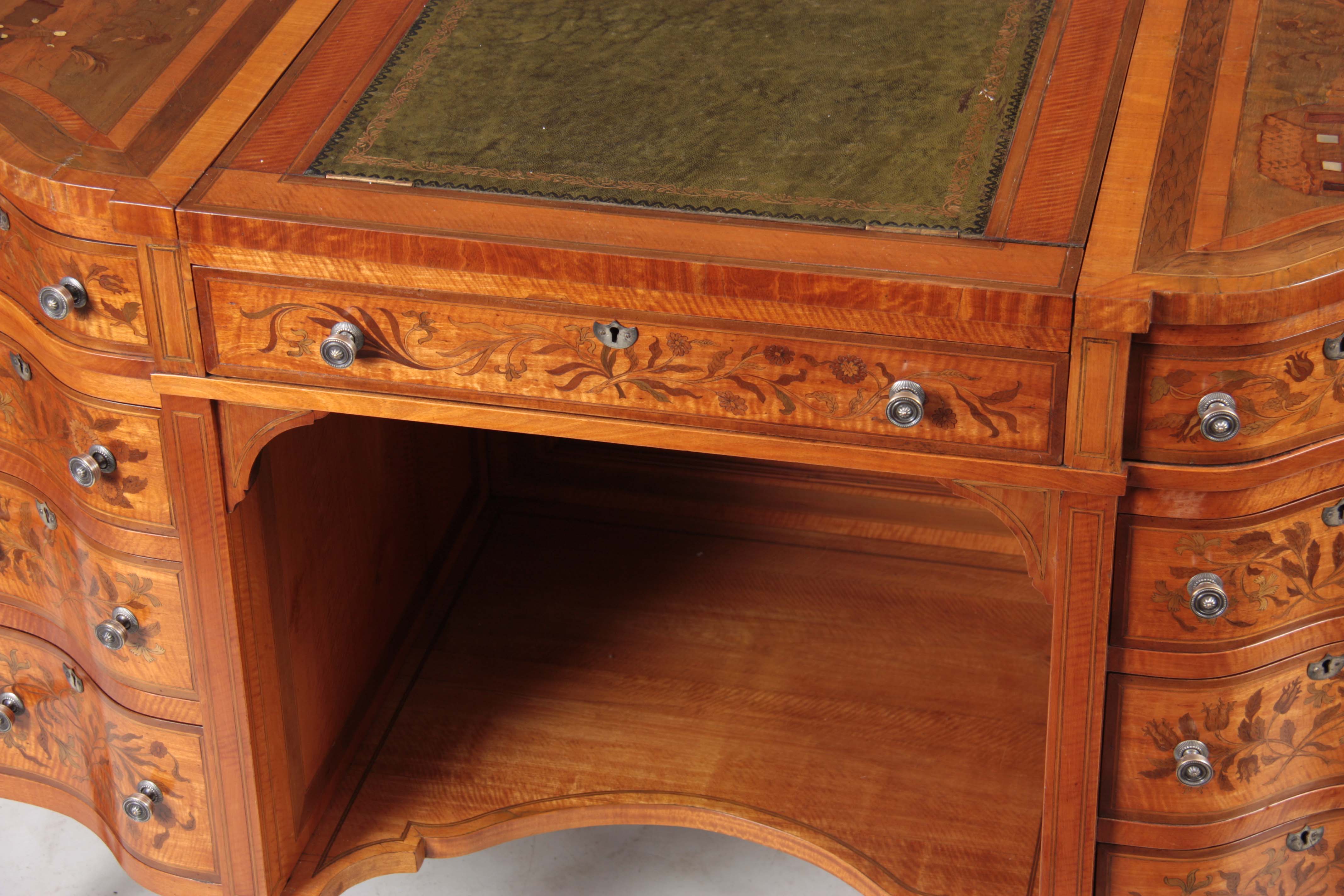 AN UNUSUAL FREESTANDING VICTORIAN SATINWOOD INLAID DESK with floral inlaid serpentine drawers to the - Image 3 of 8