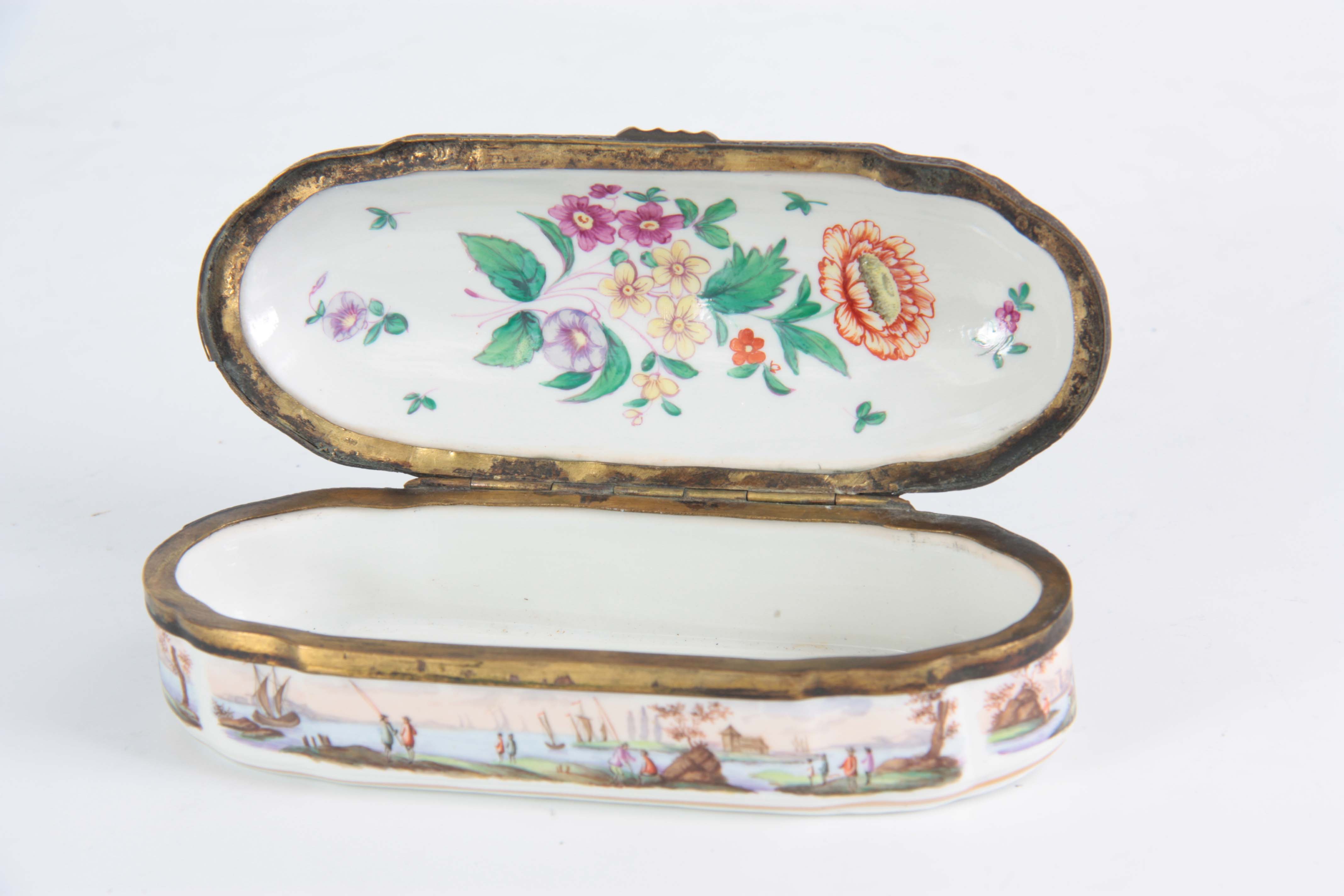 AN 18TH / EARLY 19TH CENTURY SHAPED RECTANGULAR CONTINENTAL PORCELAIN BOX with star work gilt - Image 8 of 8