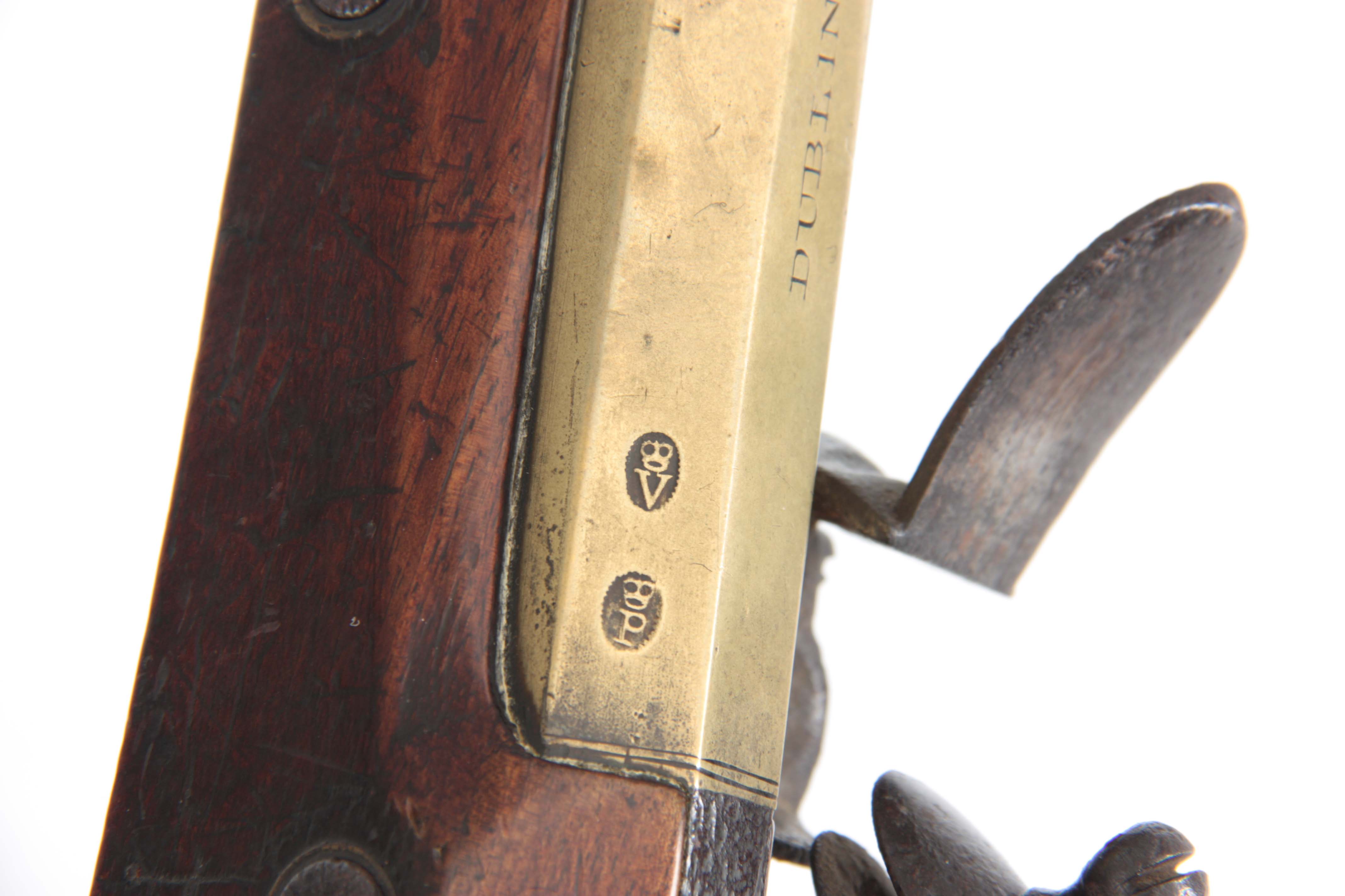 HUTCHINSON, DUBLIN. A 19th CENTURY IRISH BRASS BARREL BLUNDERBUSS the barrel stamped Dublin MF - Image 9 of 11