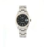 A GENTLEMAN'S STAINLESS STEEL ROLEX OYSTER PERPETUAL DATE WRIST WATCH on an oyster bracelet, the