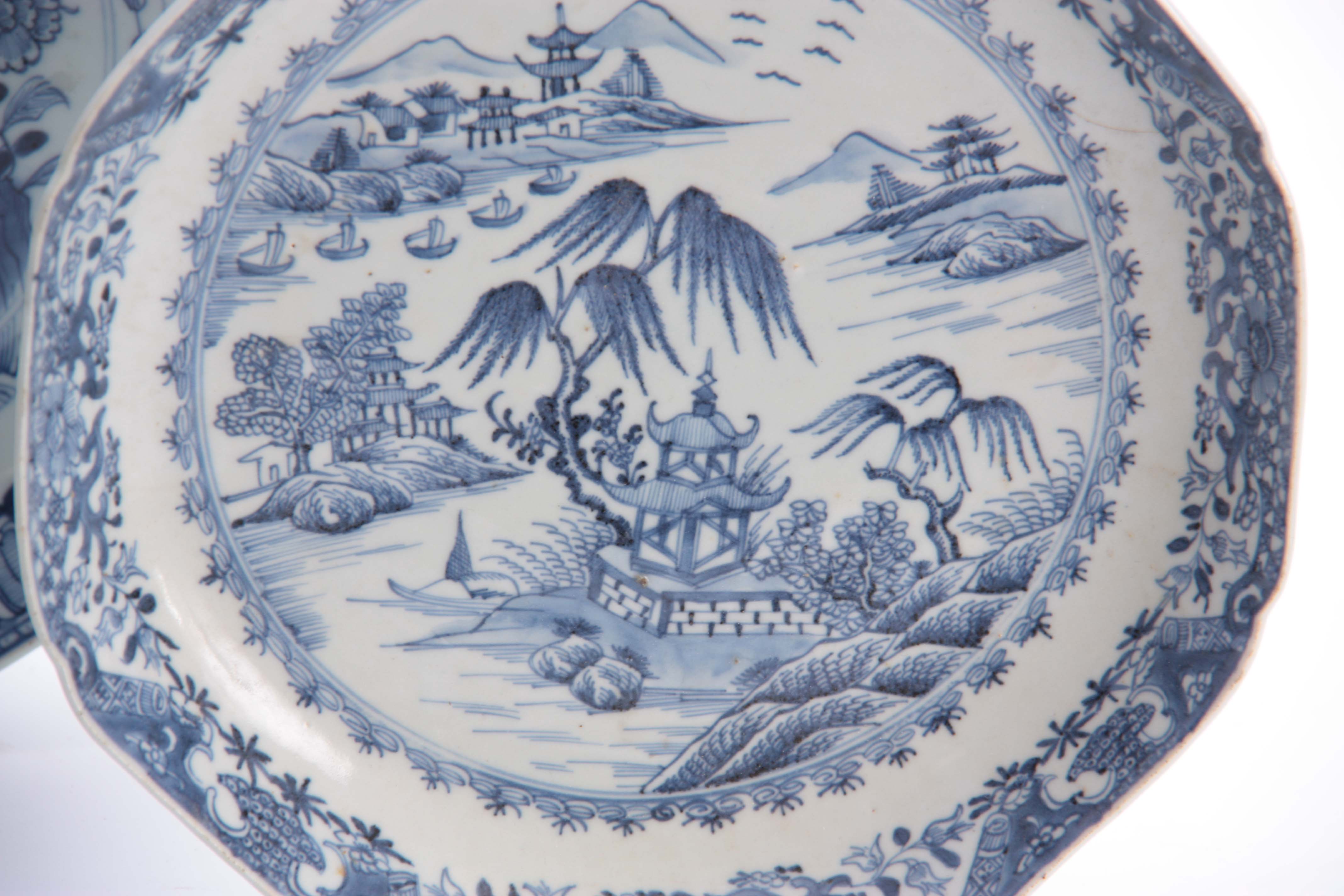 AN 18TH CENTURY CHINESE BLUE AND WHITE SHALLOW DISH with fenced garden scene and butterfly centre - Image 2 of 4
