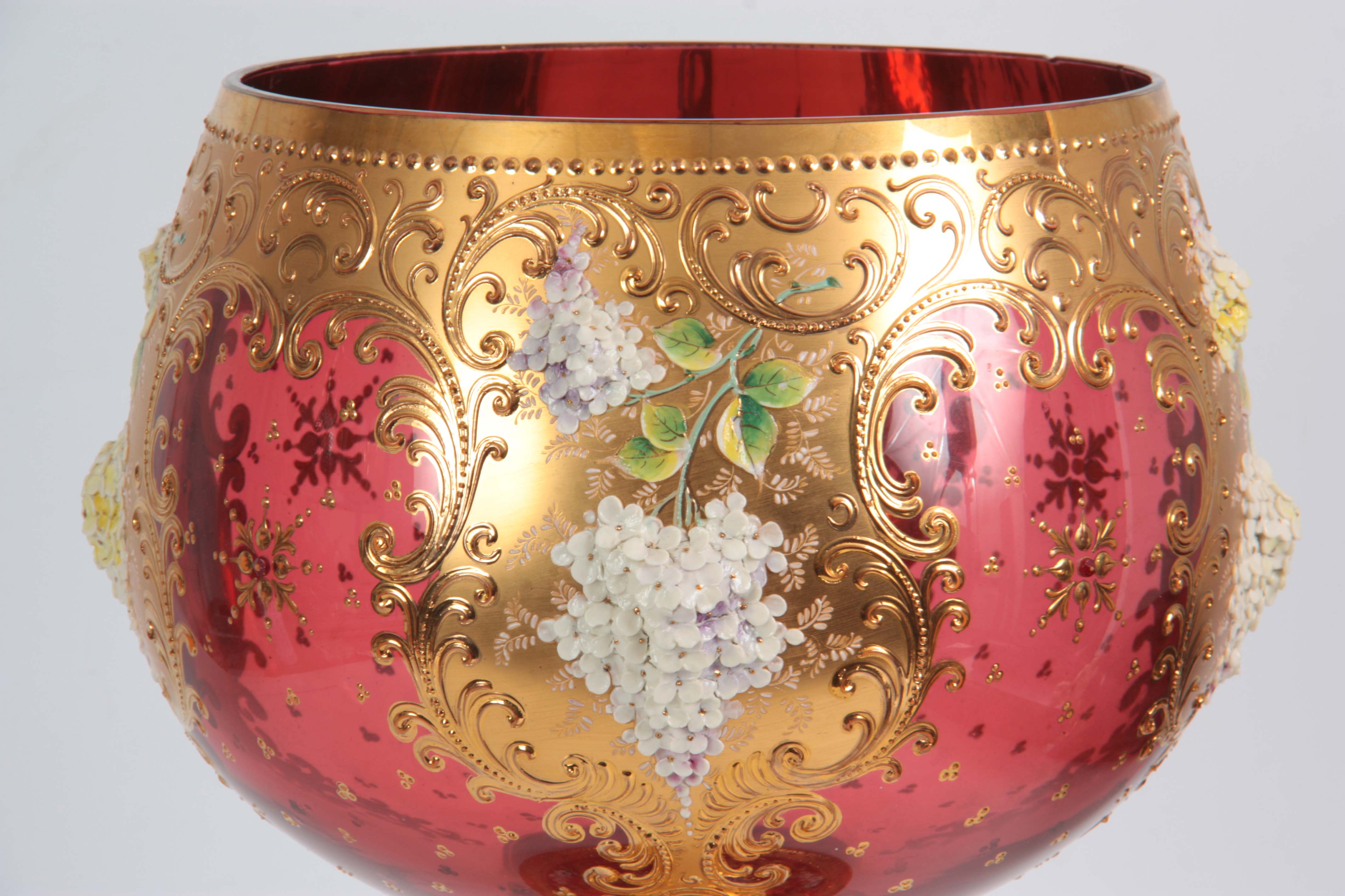 AN IMPRESSIVE VENITIAN GIANT-SIZE CRANBERRY GLASS GOBLET with richly gilt ringed tapering stem and - Image 2 of 9