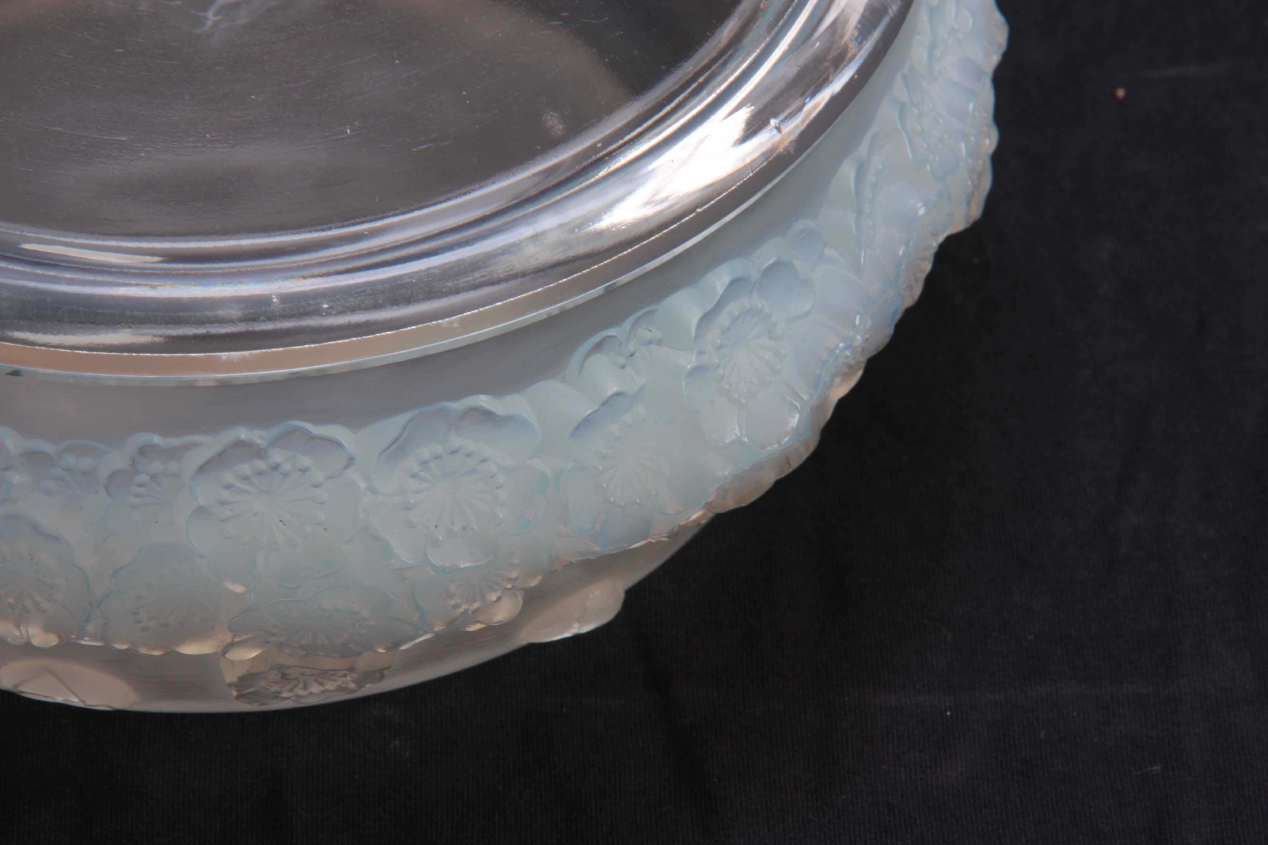 R. LALIQUE. FRANCE A GOOD EARLY 20TH CENTURY LARGE OPALESCENT BOWL AND COVER "PRIMEVERES" with - Image 3 of 5