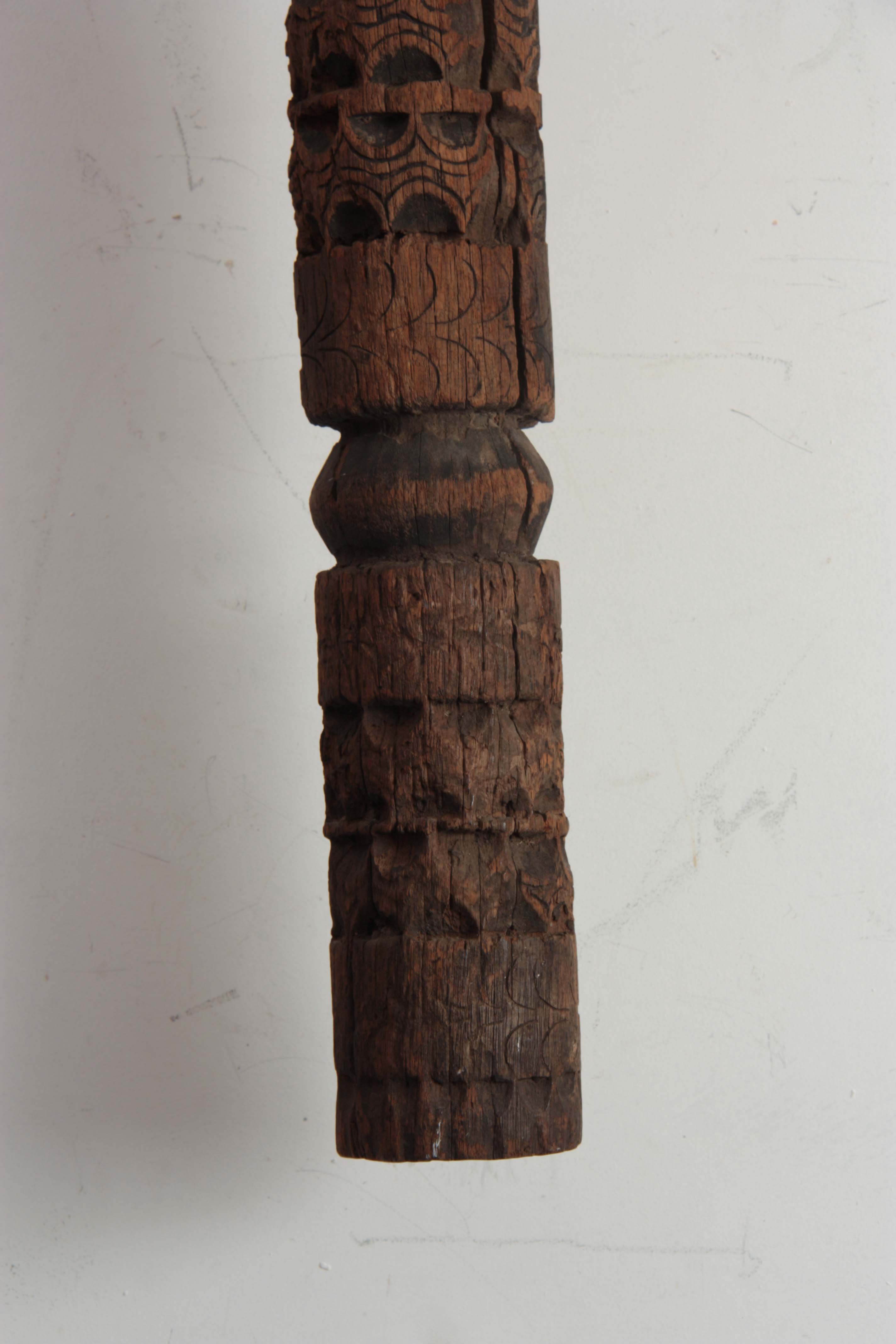AN ETHNIC AFRICAN TRIBAL MONKEY TOTEM POLE the totem carved out of a single piece of hardwood - Image 3 of 5
