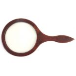 A 19TH CENTURY MAHOGANY LIBRARY MAGNIFYING GLASS, the lens 14cm diameter, the frame 32.5cm long.