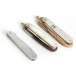 A SELECTION OF THREE EARLY 20TH CENTURY FOLDING FRUIT KNIFE AND FORKS with a split mechanism to