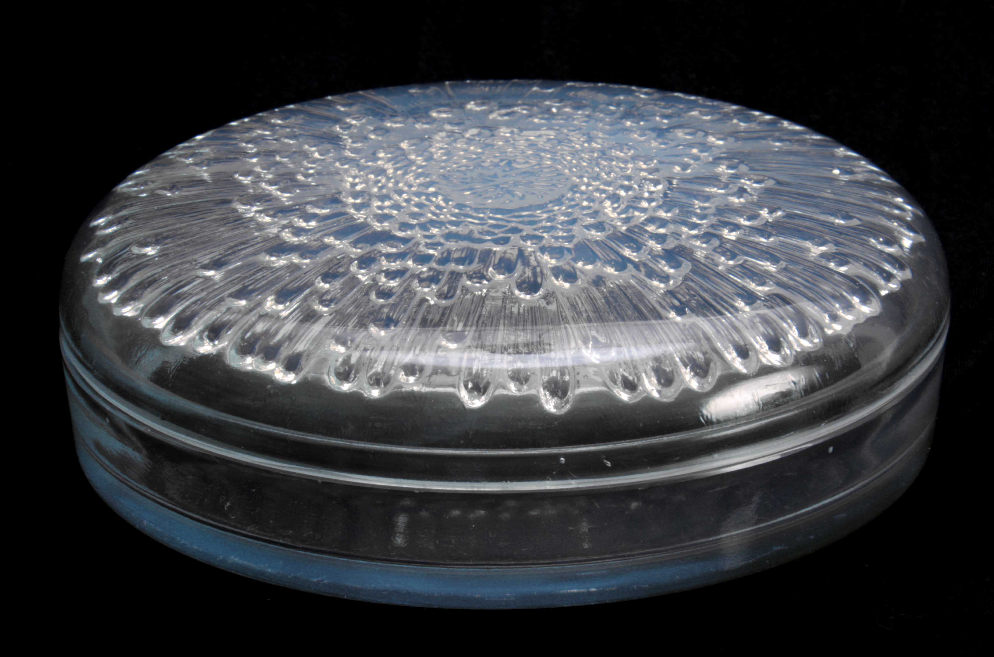 LALIQUE FRANCE AN EARLY 20TH CENTURY OPALESCENT GLASS SHALLOW BOWL AND COVER 'TOYKO' with under