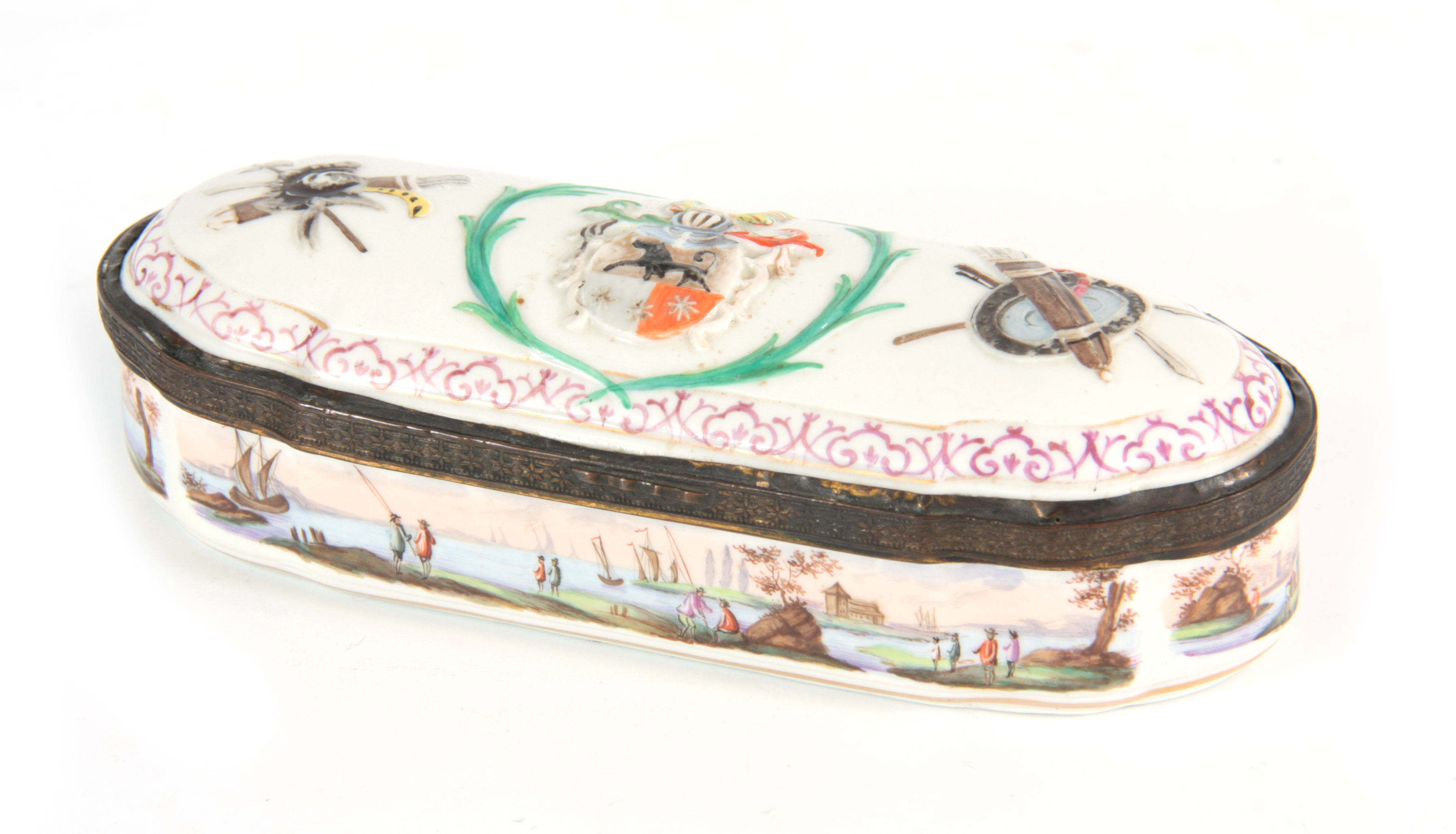 AN 18TH / EARLY 19TH CENTURY SHAPED RECTANGULAR CONTINENTAL PORCELAIN BOX with star work gilt