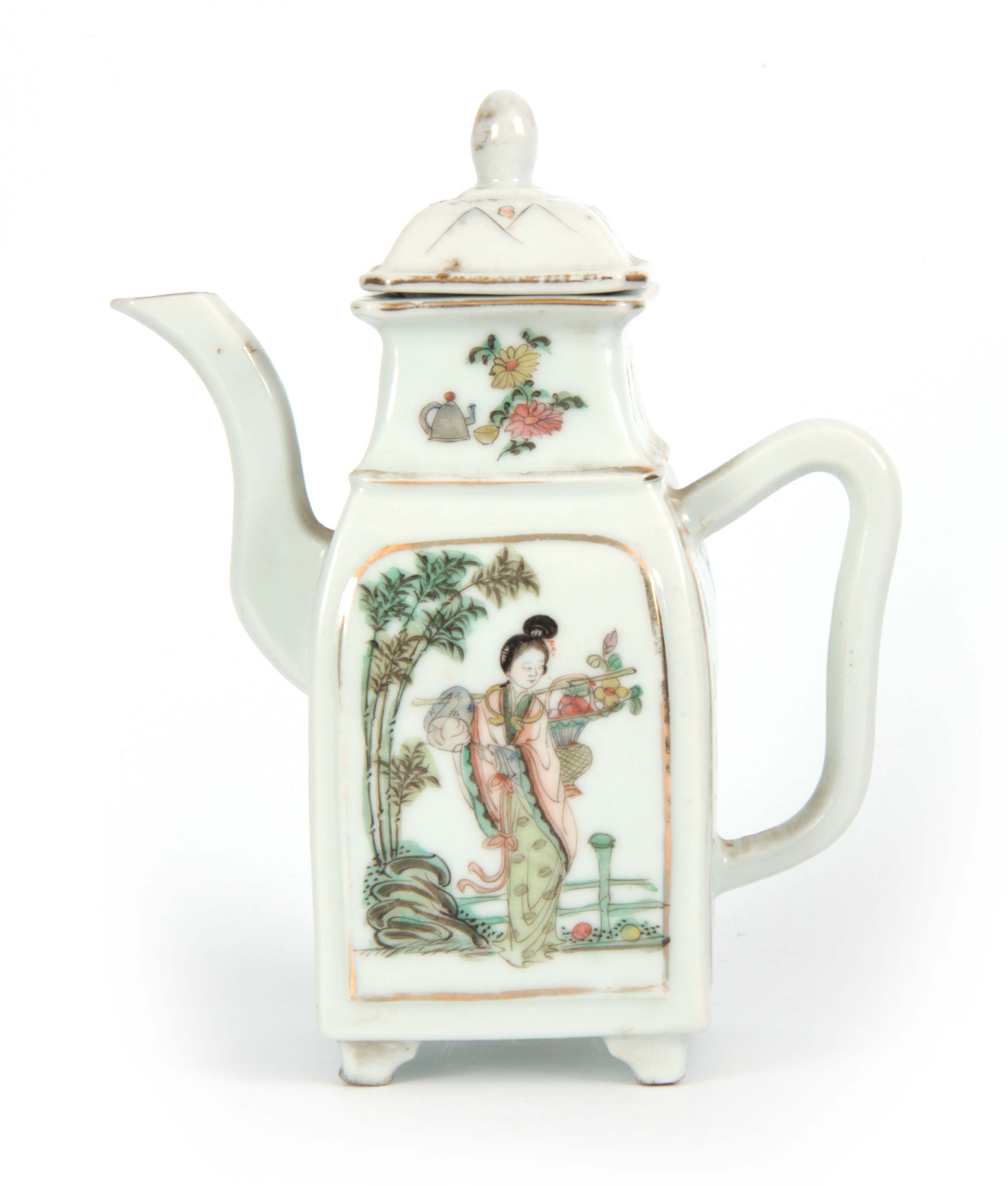 A 19th CENTURY CHINESE FAMILLE ROSE PORCELAIN TEAPOT the body with painted panels depicting oriental