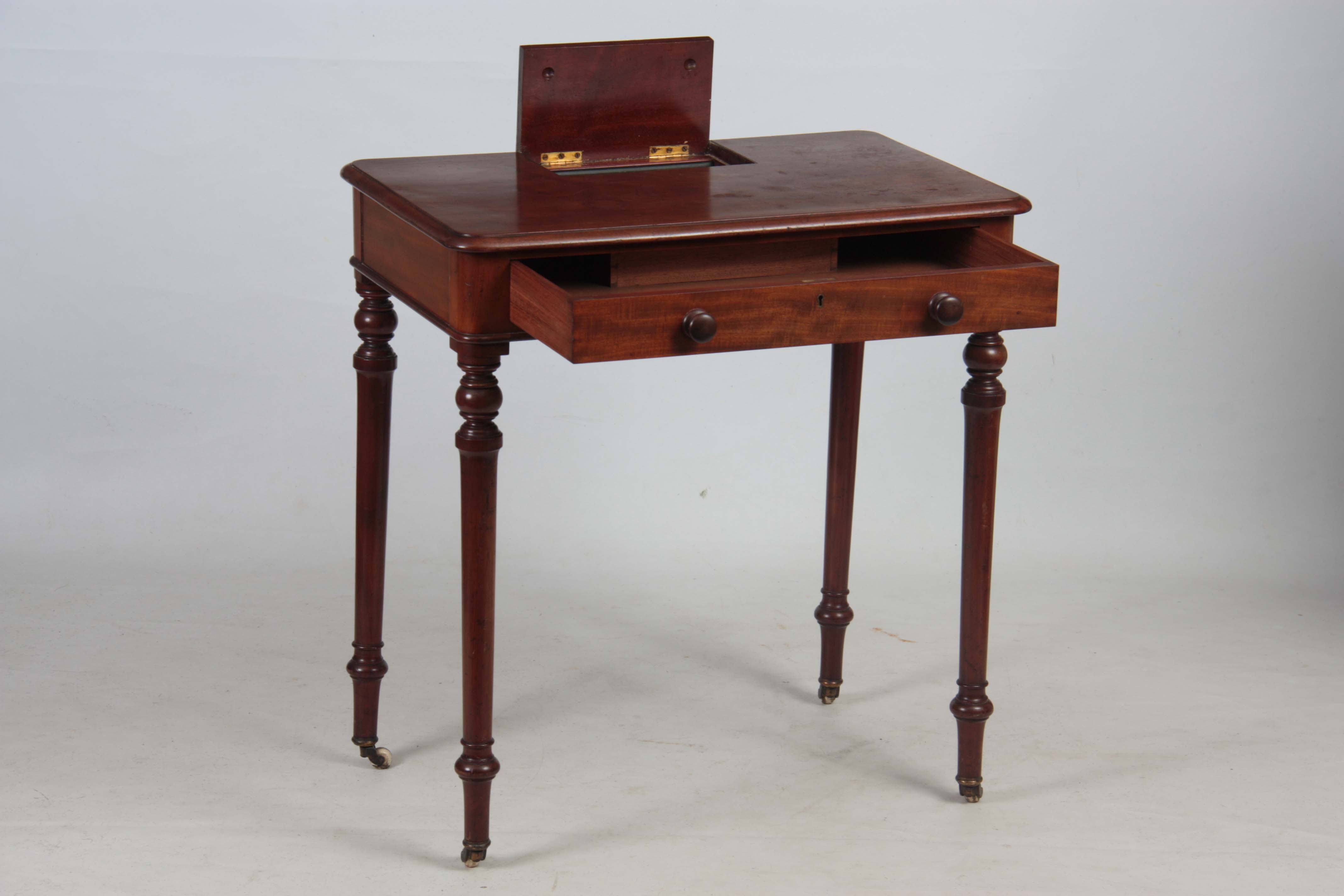 AN EARLY 19TH CENTURY MAHOGANY WRITING TABLE IN TH - Image 4 of 7