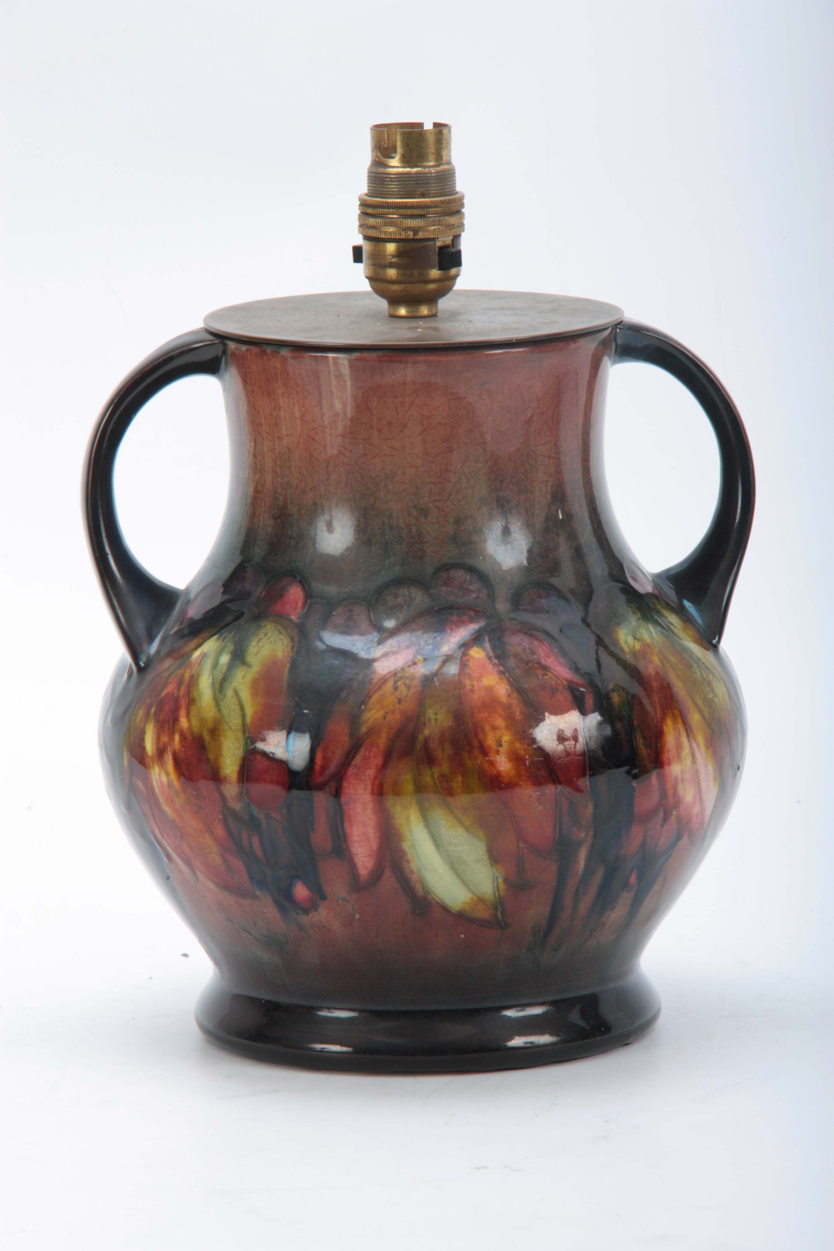 A 20TH CENTURY MOORCROFT LEAVES AND BERRY PATTERN TWIN HANDLED LAMP having flambe glaze with - Image 3 of 11