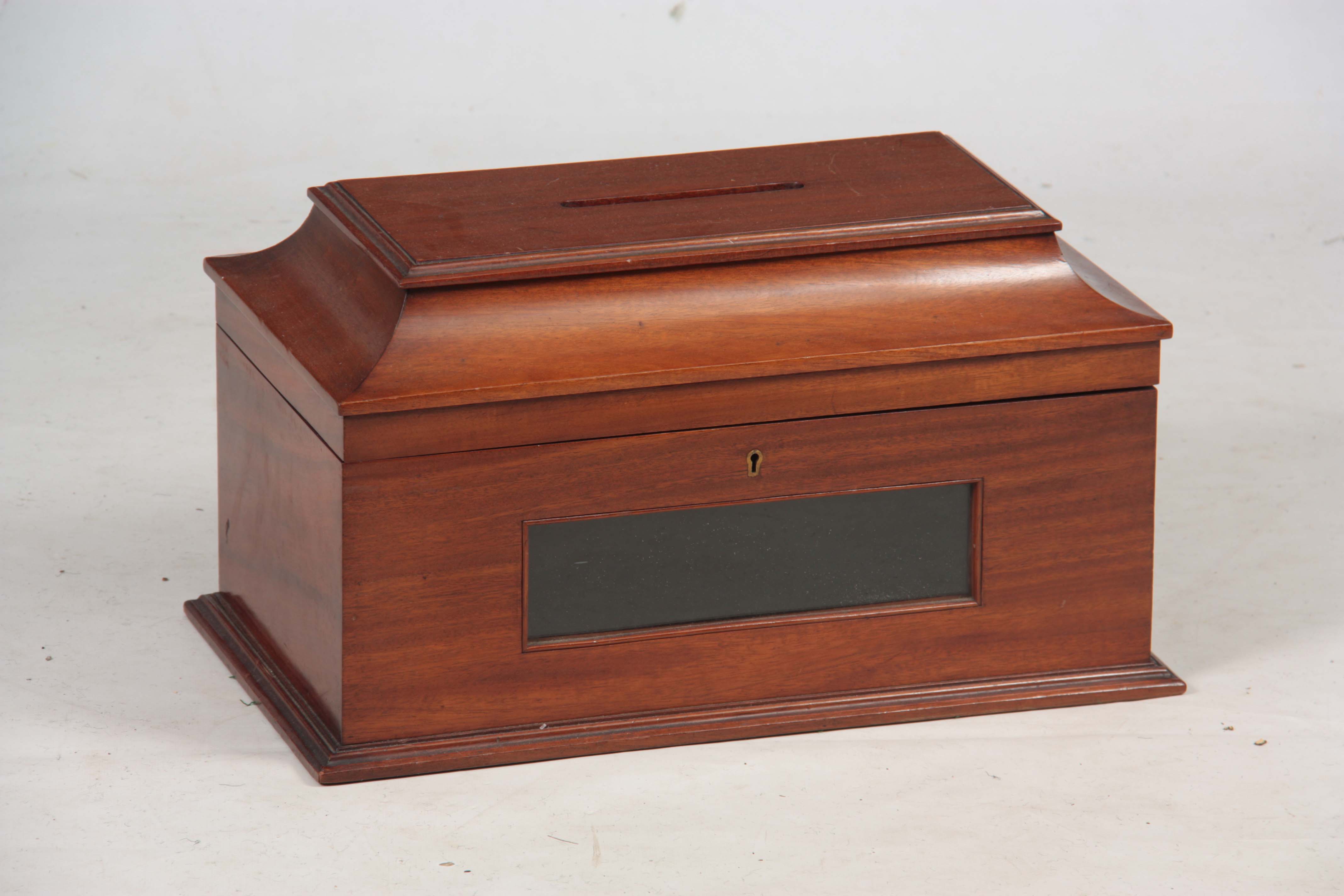 A LATE 19TH CENTURY MAHOGANY COUNTRY HOUSE POST BOX with hinged moulded edge top having a cut-out - Image 3 of 6