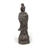 A 19TH CENTURY CHINESE BRONZE FIGURE OF GUANYIN mo