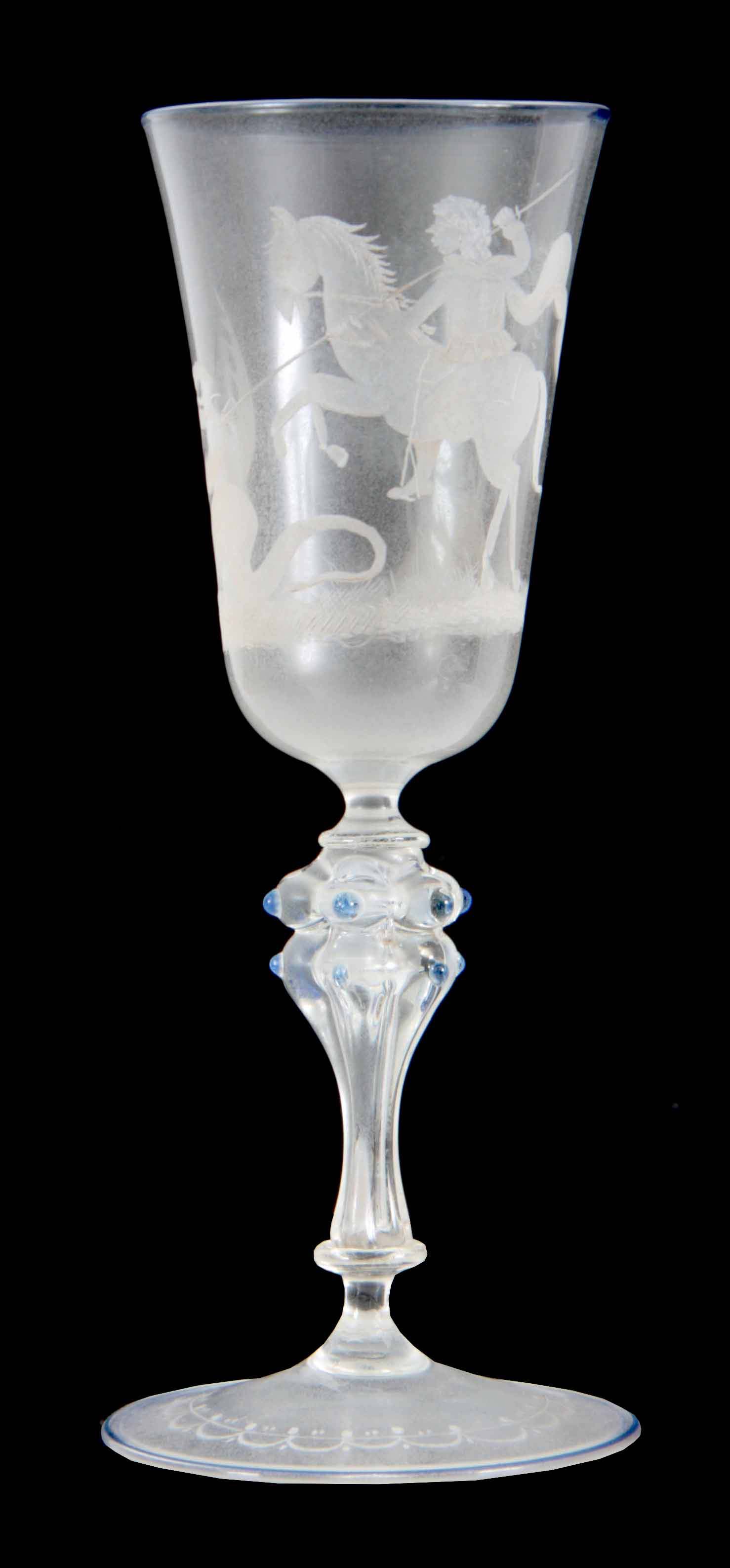 A FINE 20TH CENTURY DRINKING GLASS with fluted bowl engraved with a Gentleman on horseback slaying a