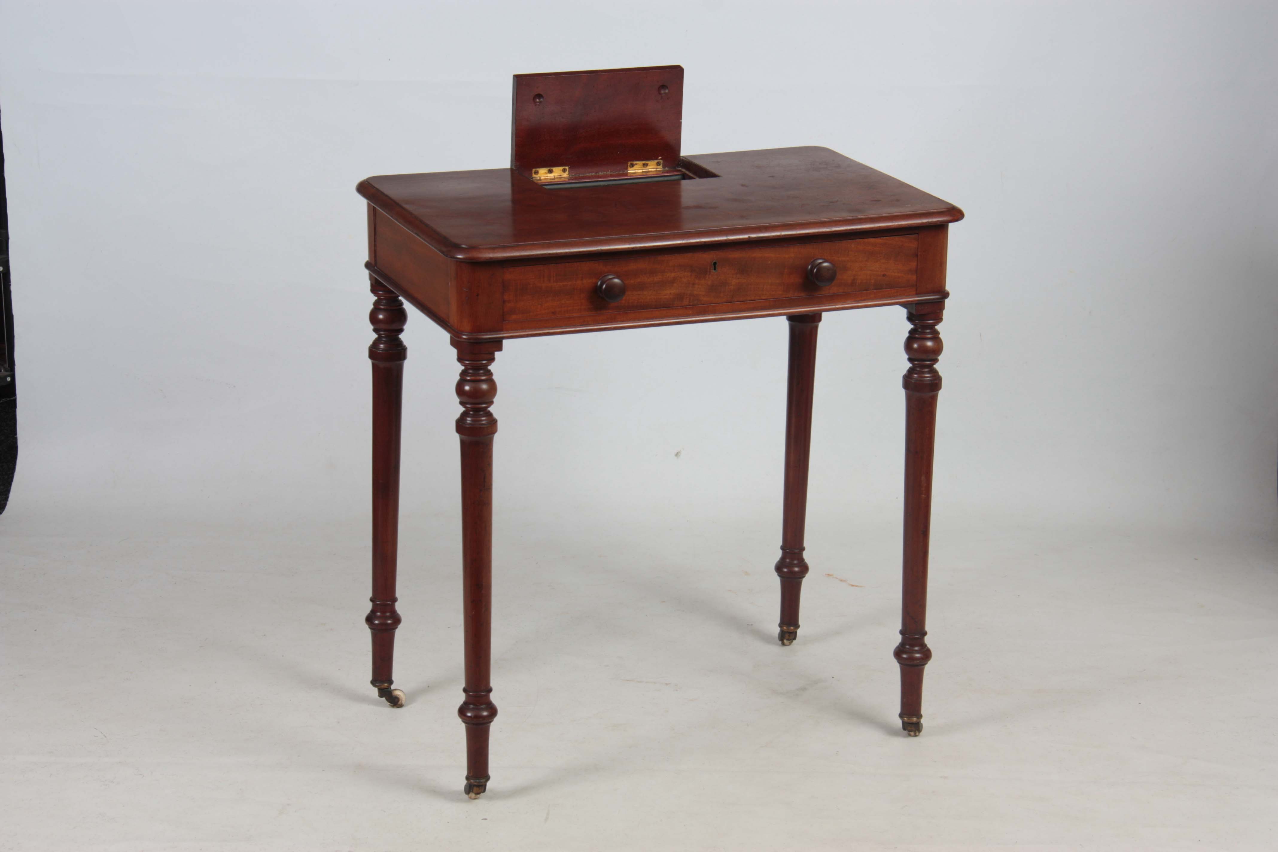 AN EARLY 19TH CENTURY MAHOGANY WRITING TABLE IN TH - Image 3 of 7