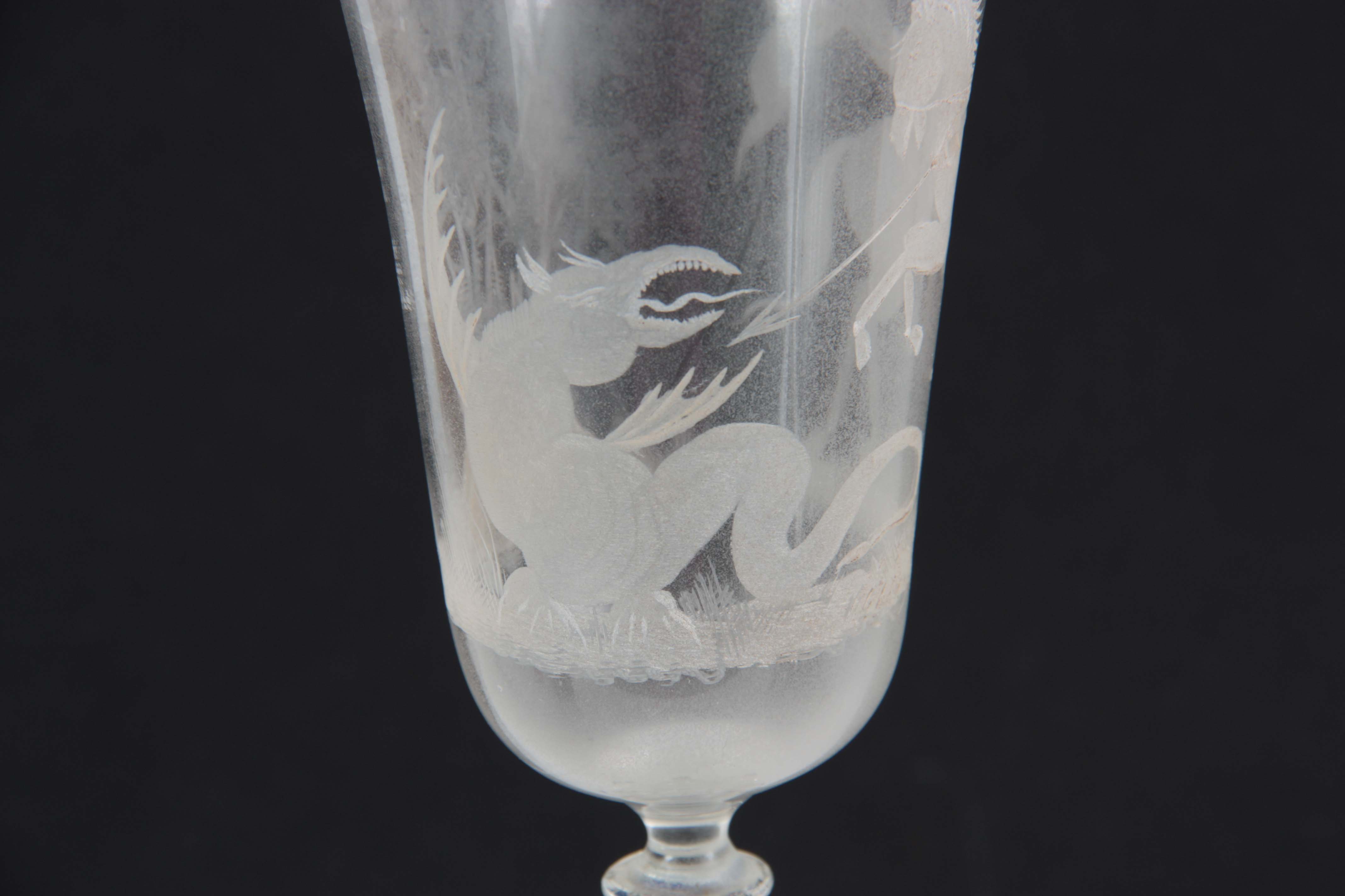 A FINE 20TH CENTURY DRINKING GLASS with fluted bowl engraved with a Gentleman on horseback slaying a - Image 3 of 3