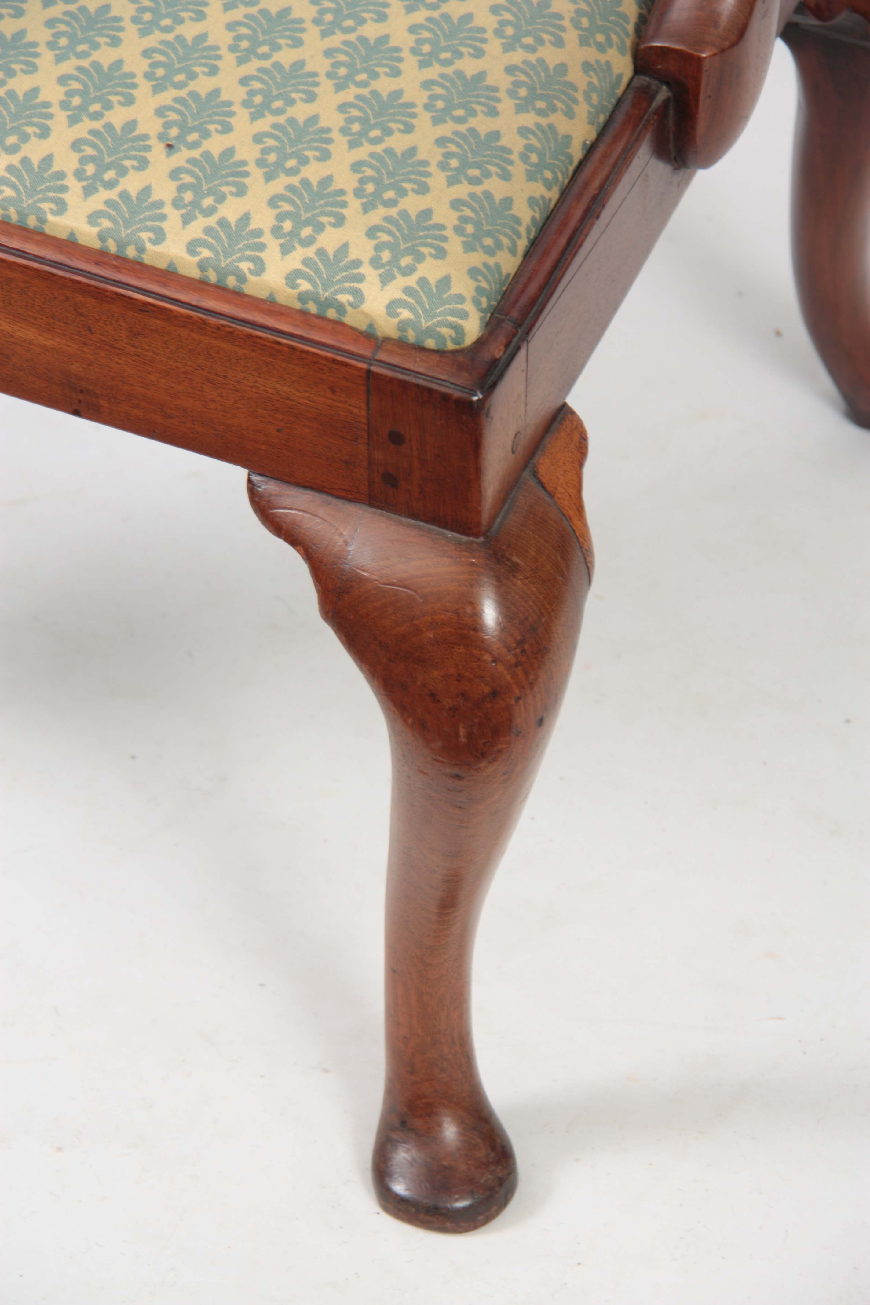 AN EARLY GEORGE III FIGURED MAHOGANY ARMCHAIR OF G - Image 3 of 10