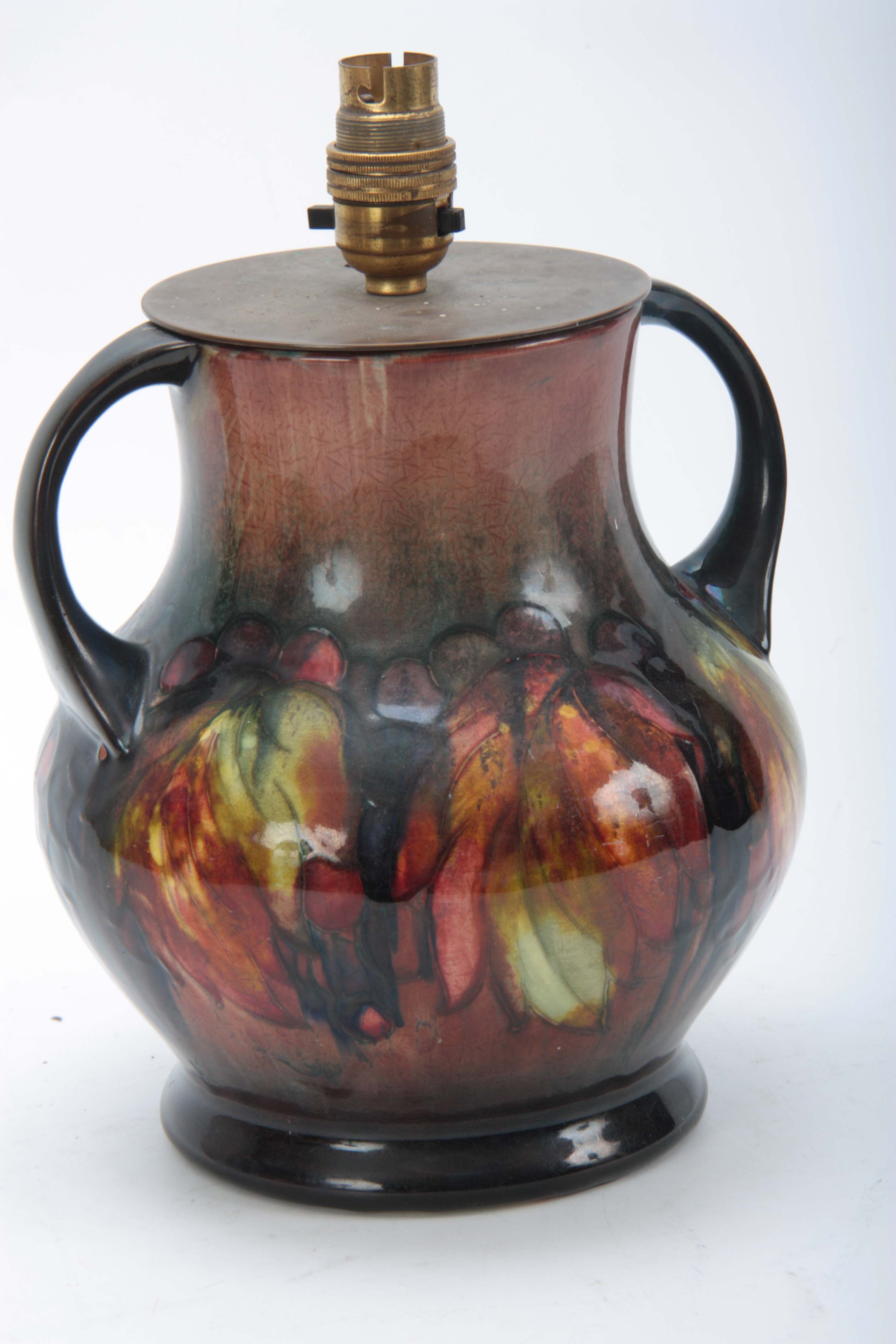 A 20TH CENTURY MOORCROFT LEAVES AND BERRY PATTERN TWIN HANDLED LAMP having flambe glaze with - Image 7 of 11