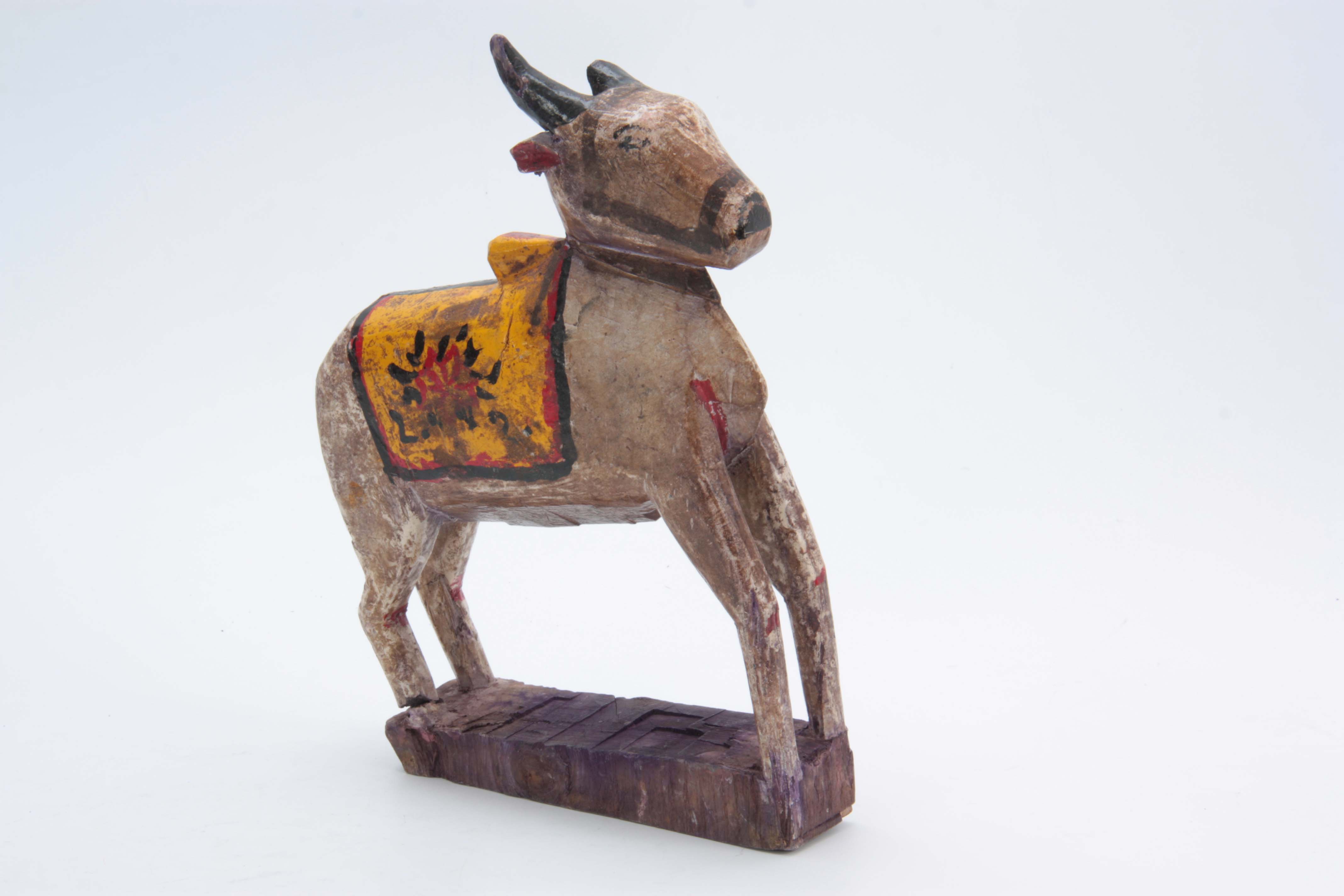 A CARVED AND PAINTED HINDU NANDI COW 31cm high 20c - Image 6 of 8