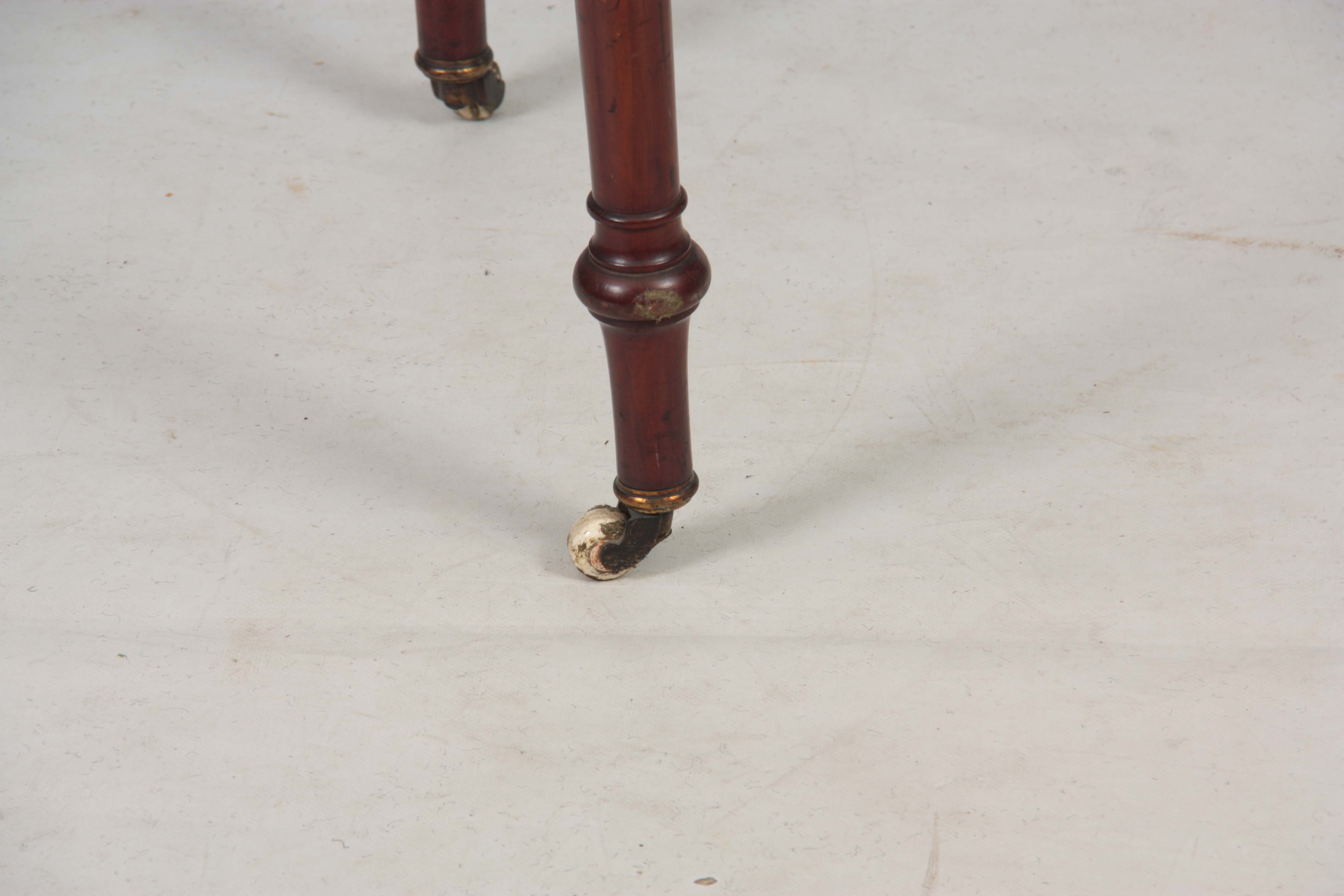 AN EARLY 19TH CENTURY MAHOGANY WRITING TABLE IN TH - Image 7 of 7