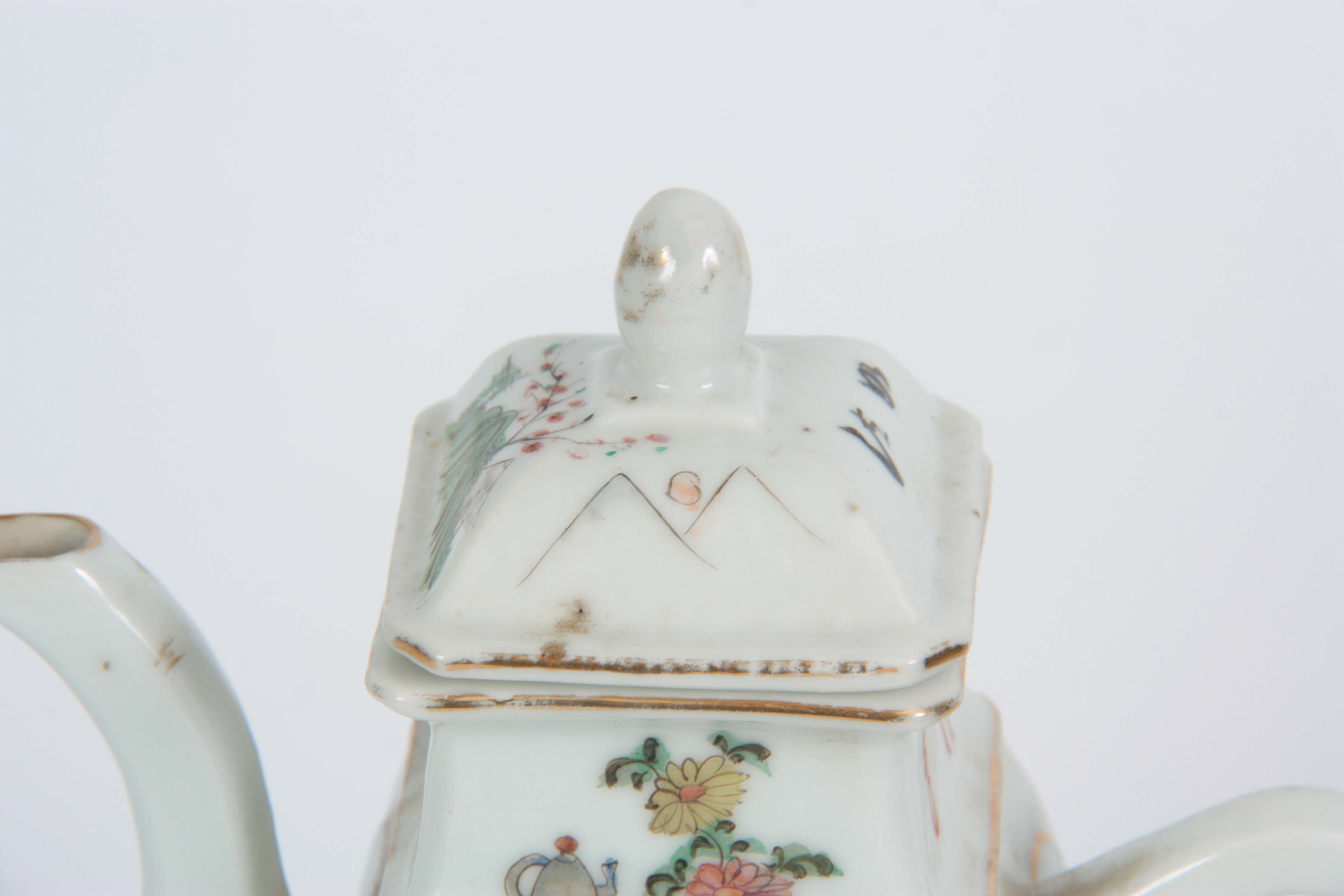 A 19th CENTURY CHINESE FAMILLE ROSE PORCELAIN TEAPOT the body with painted panels depicting oriental - Image 2 of 7