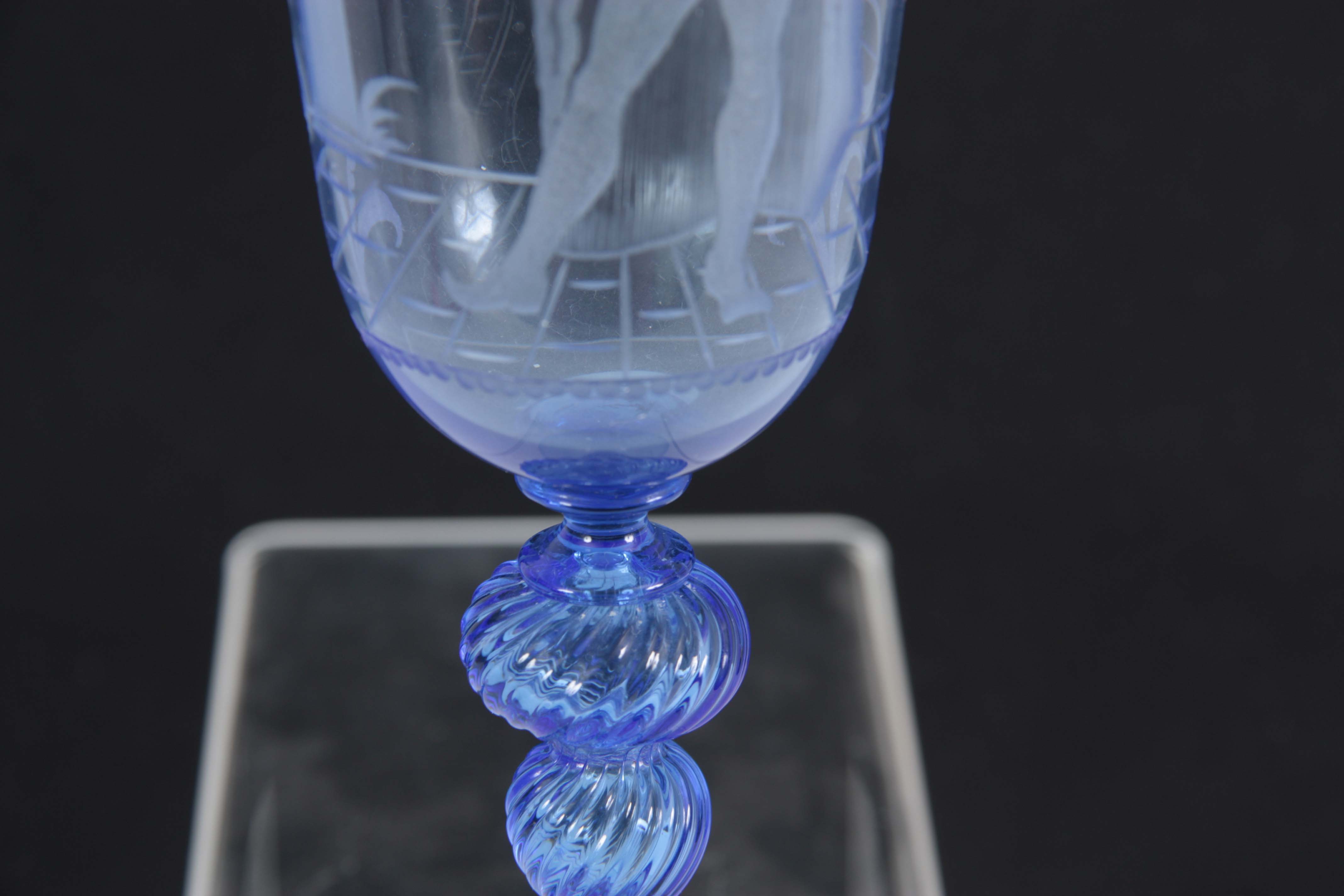 A FINE 20TH CENTURY BLUE STAINED DRINKING GLASS with fluted bowl engraved with a Gentleman set in - Image 3 of 3