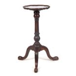 A 19th CENTURY GEORGE III STYLE MAHOGANY KETTLE STAND with pie-crust moulded top above a turned