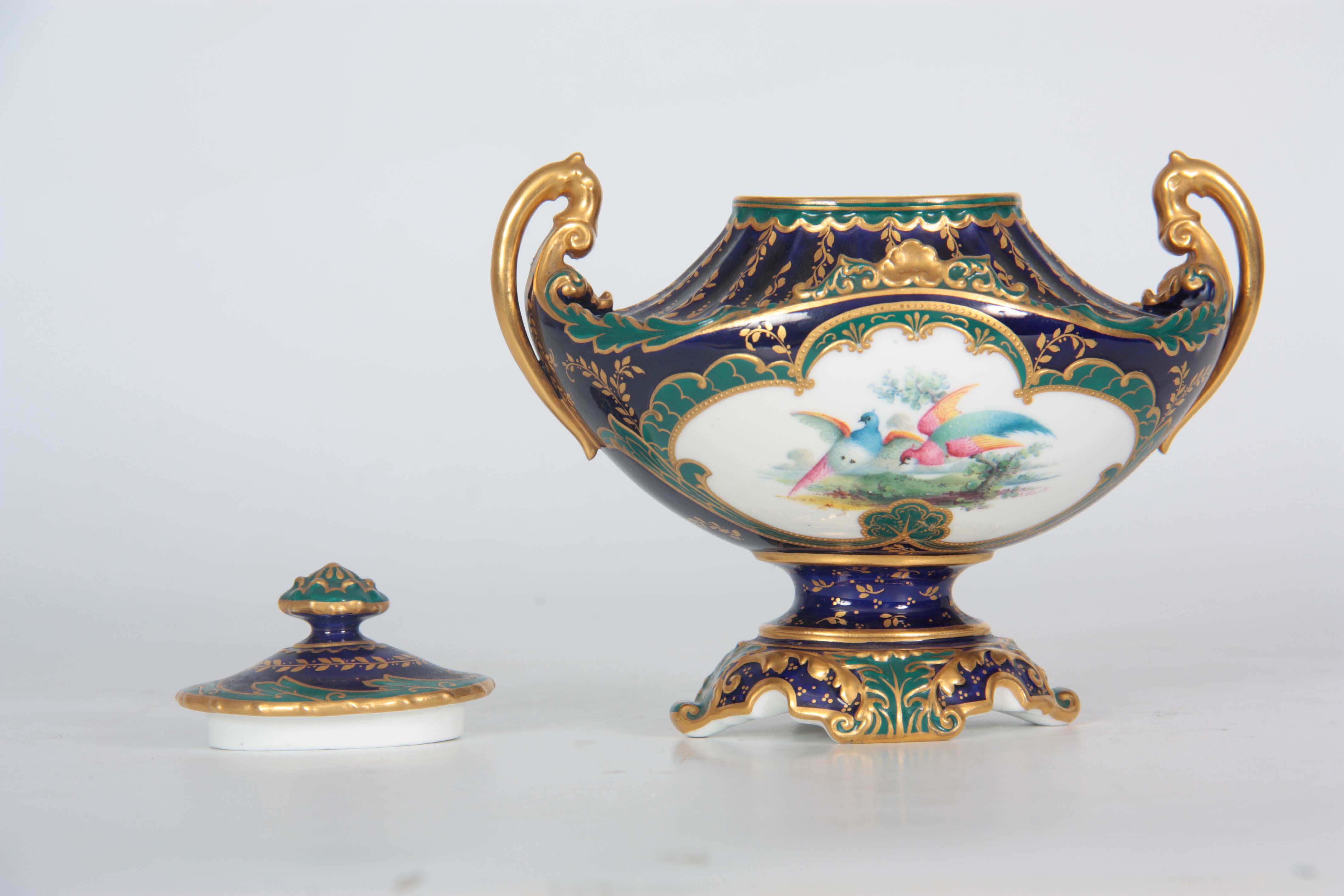 AN ORNATE ROYAL CROWN DERBY GILT TWO-HANDLED BOAT-SHAPED PEDESTAL CABINET VASE AND COVER of fanned - Image 3 of 5