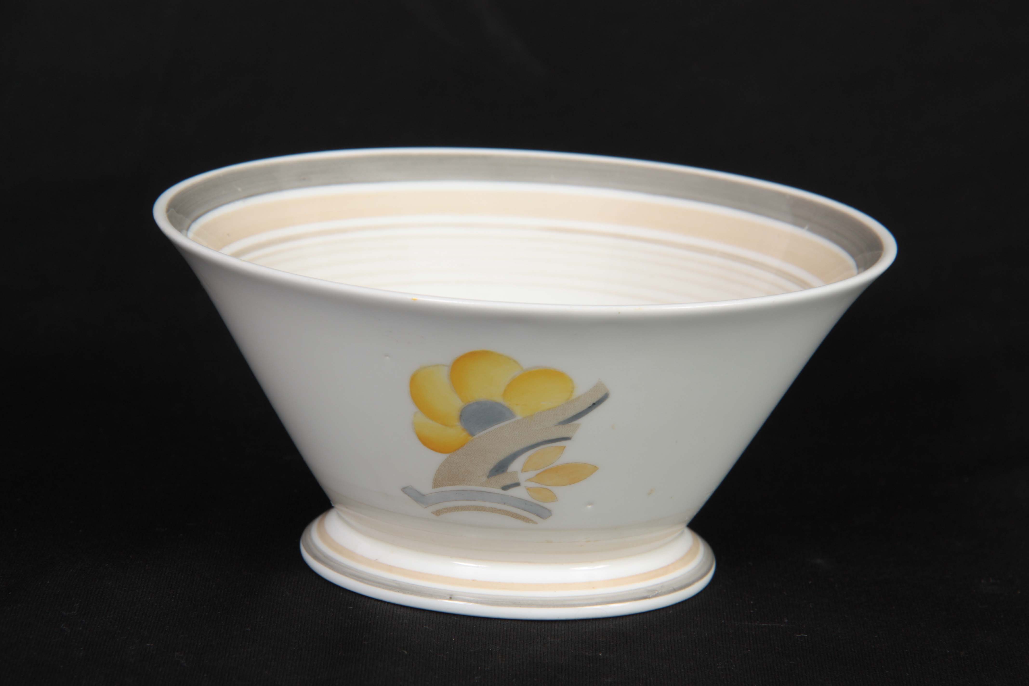 AN ART DECO PORCELAIN TEA SET with painted floral decoration - Image 11 of 16