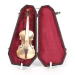 A GOOD QUALITY EARLY 20th CENTURY CASED SILVER AND SILVER GILT MODEL OF A VIOLIN with wooden