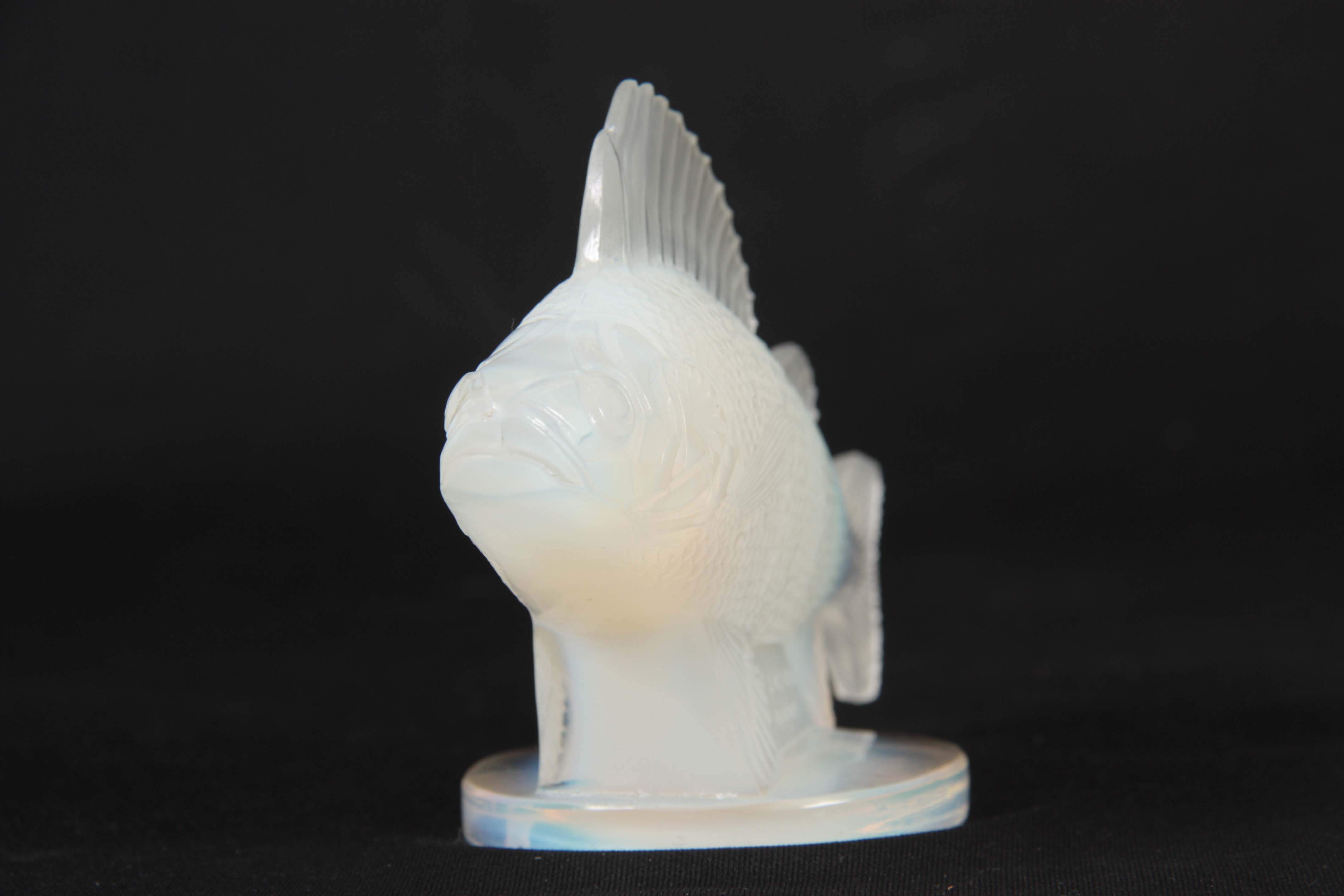 RENE LALIQUE. AN EARLY 20th CENTURY OPALESCENT GLASS 'PERCHE' CAR MASCOT signed below the fish on - Image 2 of 6