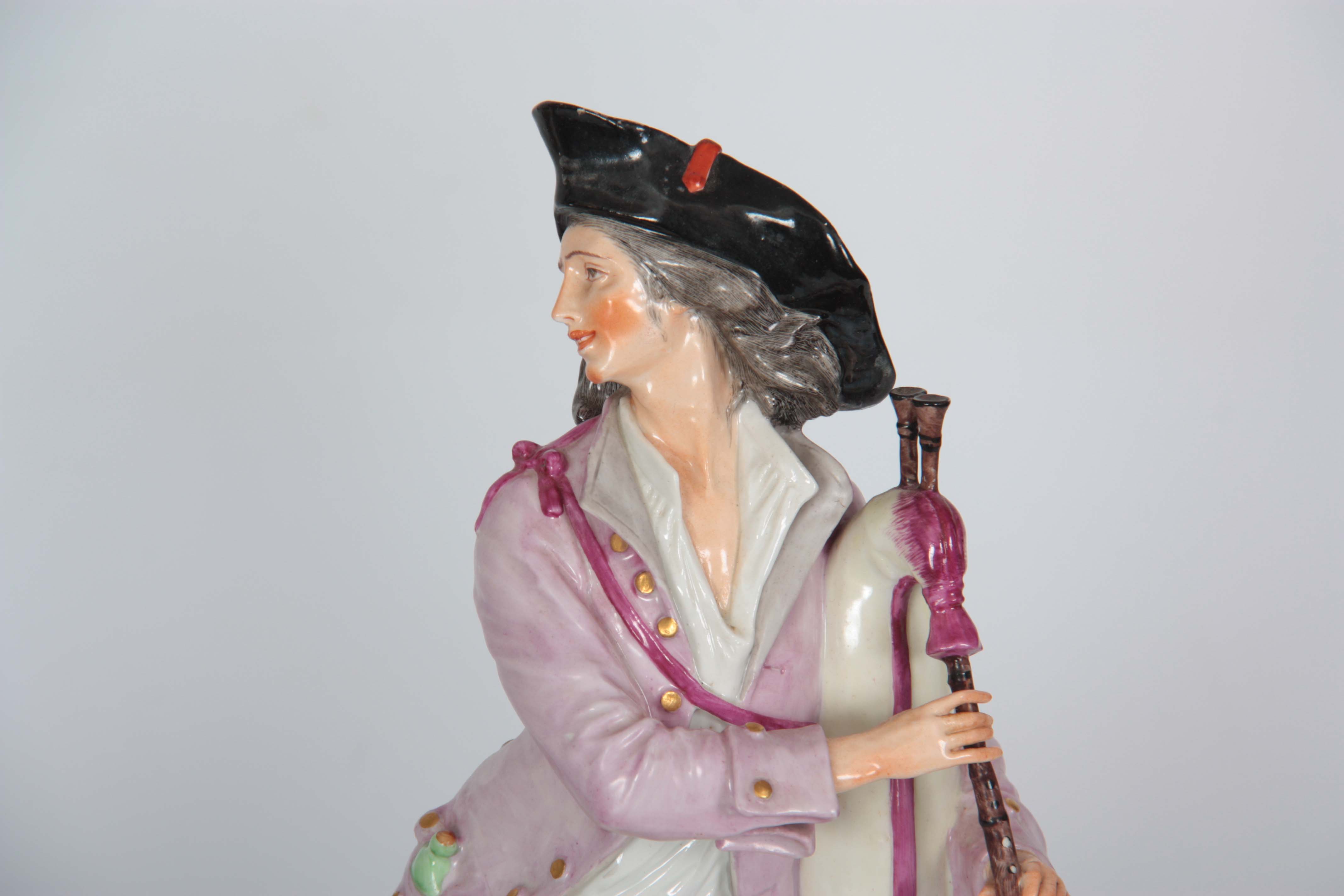 A PAIR OF LATE 19th CENTURY CONTINENTAL PORCELAIN FIGURES IN THE MEISSEN STYLE of two musicians in - Image 3 of 5