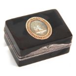 AN EARLY/MID 19TH CENTURY FRENCH TORTOISESHELL AND BRIGHT CUT SILVER MOUNTED LADIES COMPACT the