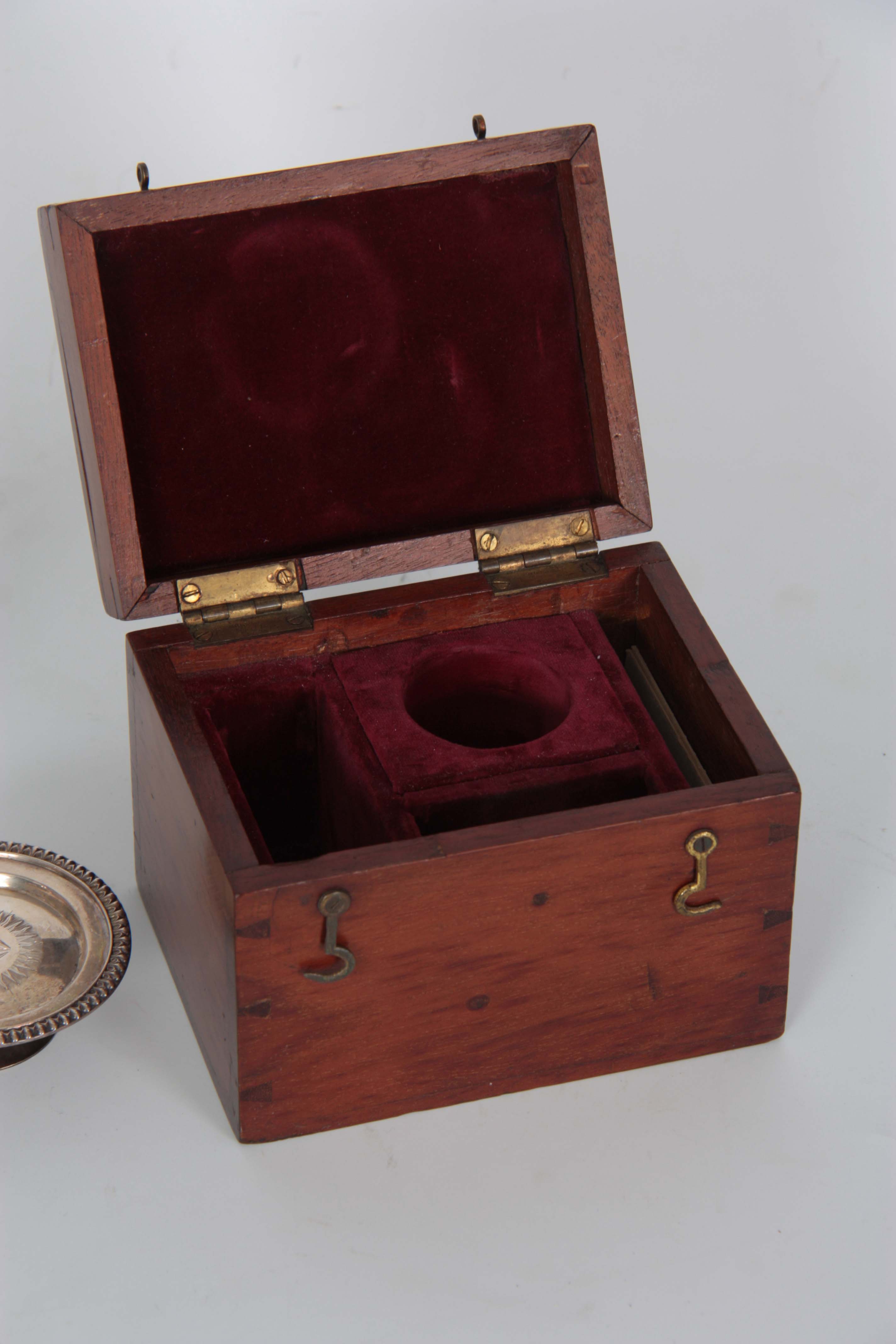 A GEORGE IV SILVER COMMUNION SET IN ORIGINAL MAHOGANY BOX comprising chalice and paten both with - Image 4 of 7