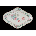 AN 18th CENTURY CHINESE FAMILLE VERTE SCALLOPED EDGE DISH with figural decoration and Chinese