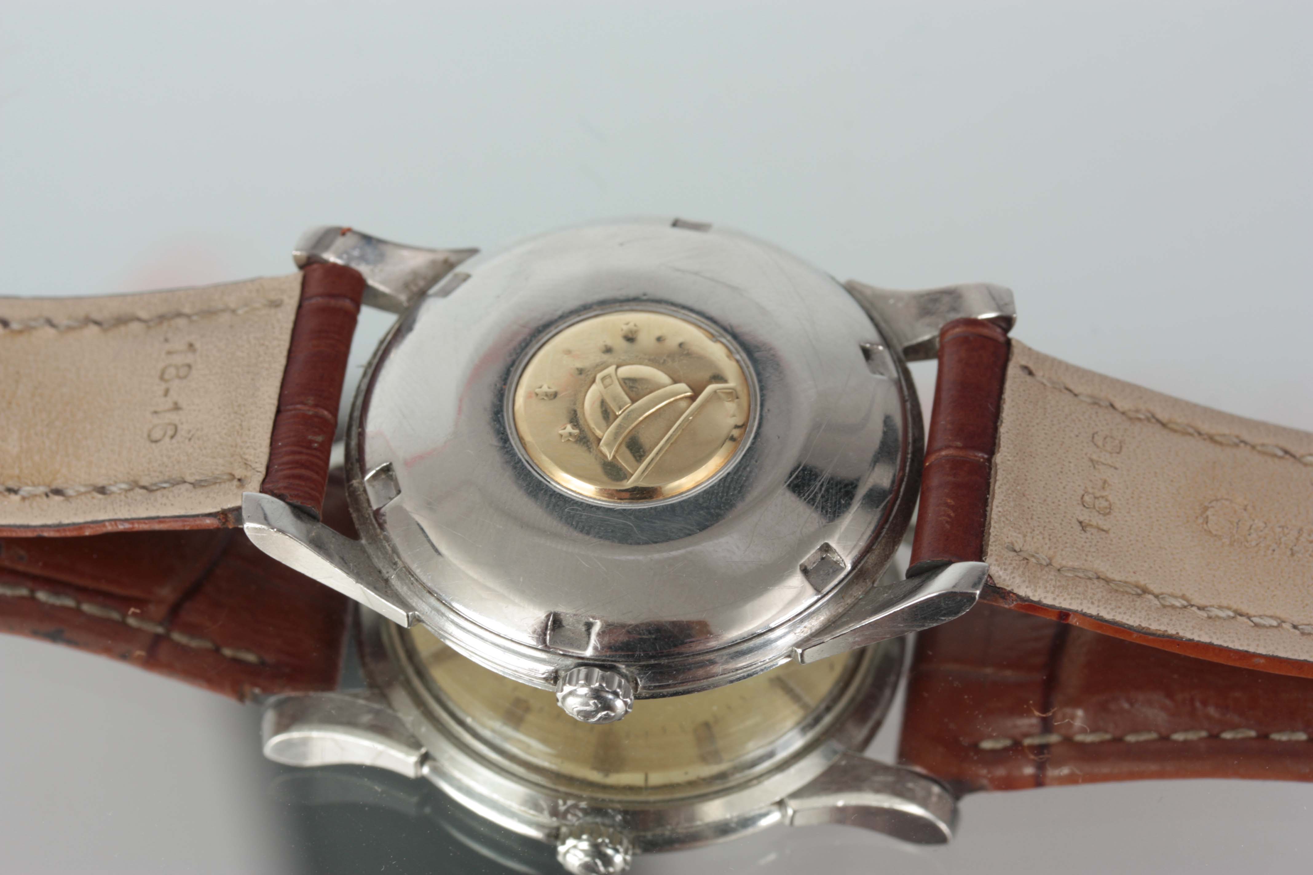 A GENTLEMAN'S STAINLESS STEEL OMEGA CONSTELLATION "PIE PAN" WRISTWATCH on an Omega brown crocodile - Image 4 of 6