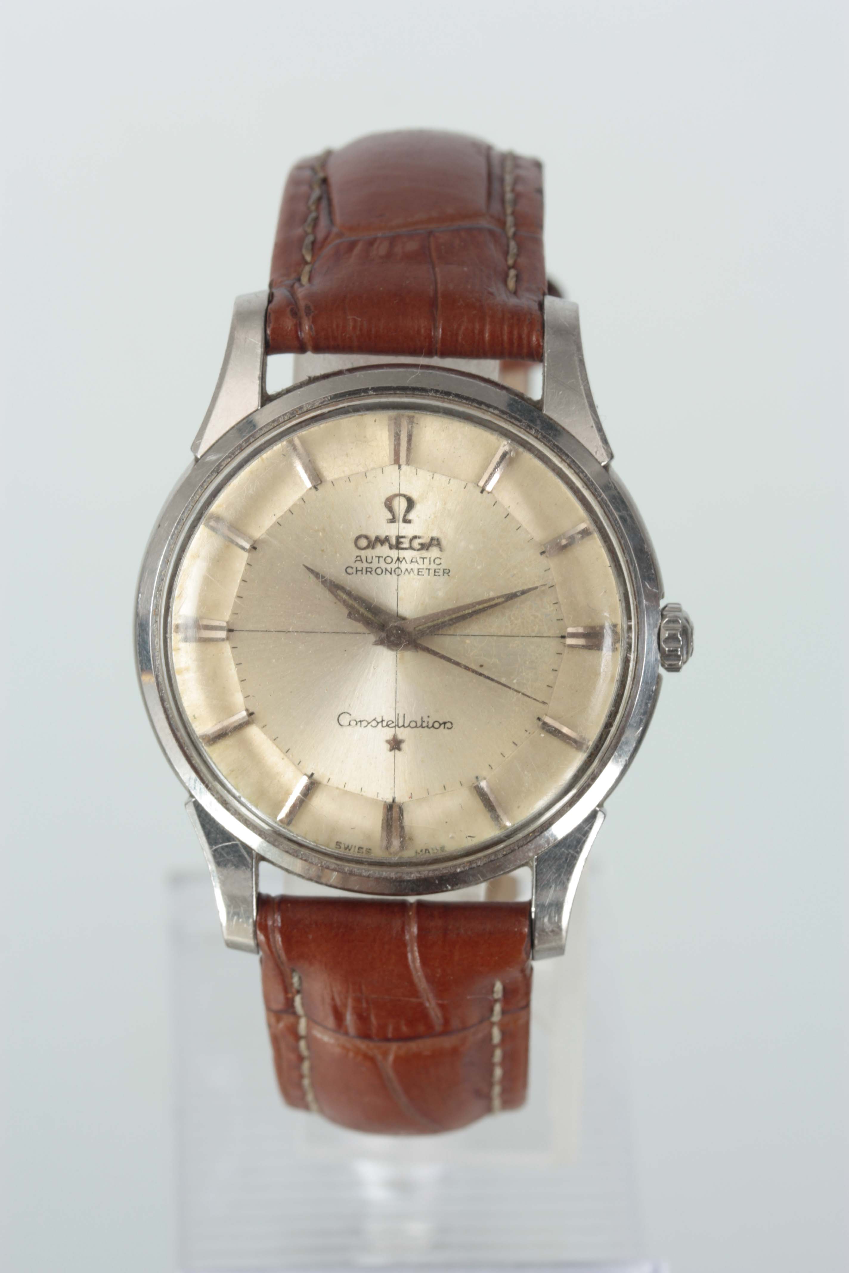A GENTLEMAN'S STAINLESS STEEL OMEGA CONSTELLATION "PIE PAN" WRISTWATCH on an Omega brown crocodile - Image 2 of 6