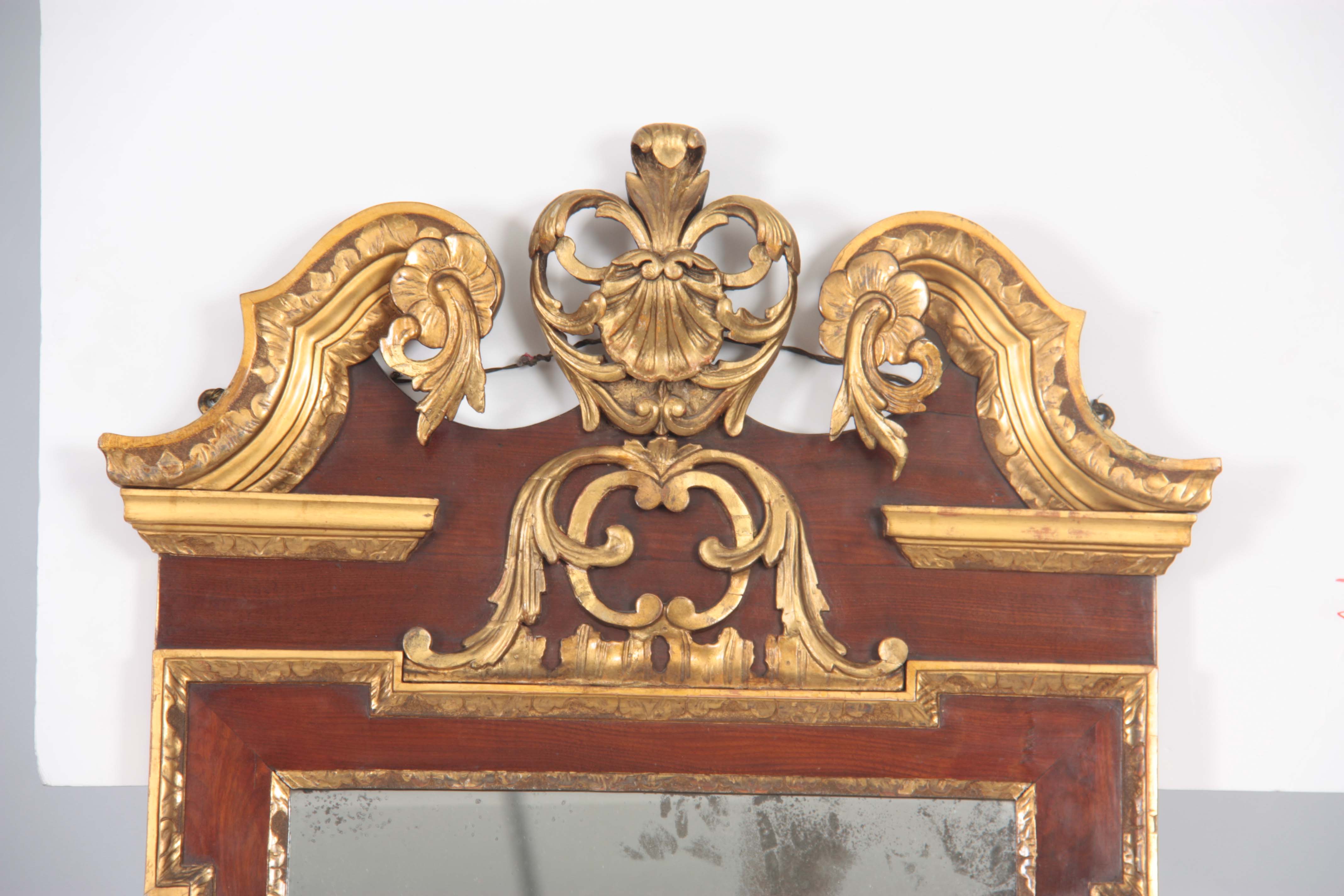 AN 18TH CENTURY MAHOGANY AND PARCEL GILT HANGING MIRROR with elaborate swan neck and shellwork - Image 3 of 5