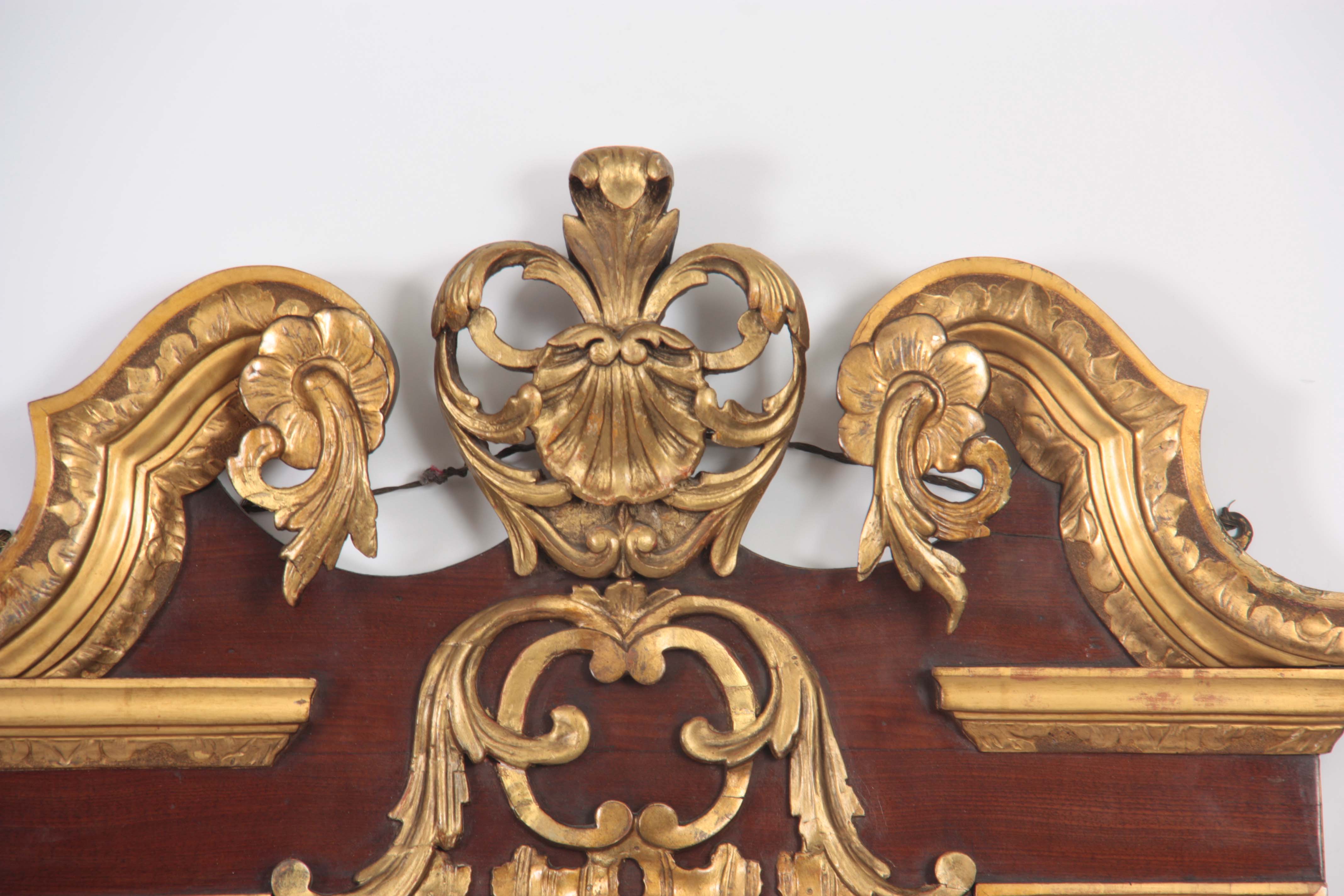 AN 18TH CENTURY MAHOGANY AND PARCEL GILT HANGING MIRROR with elaborate swan neck and shellwork - Image 2 of 5