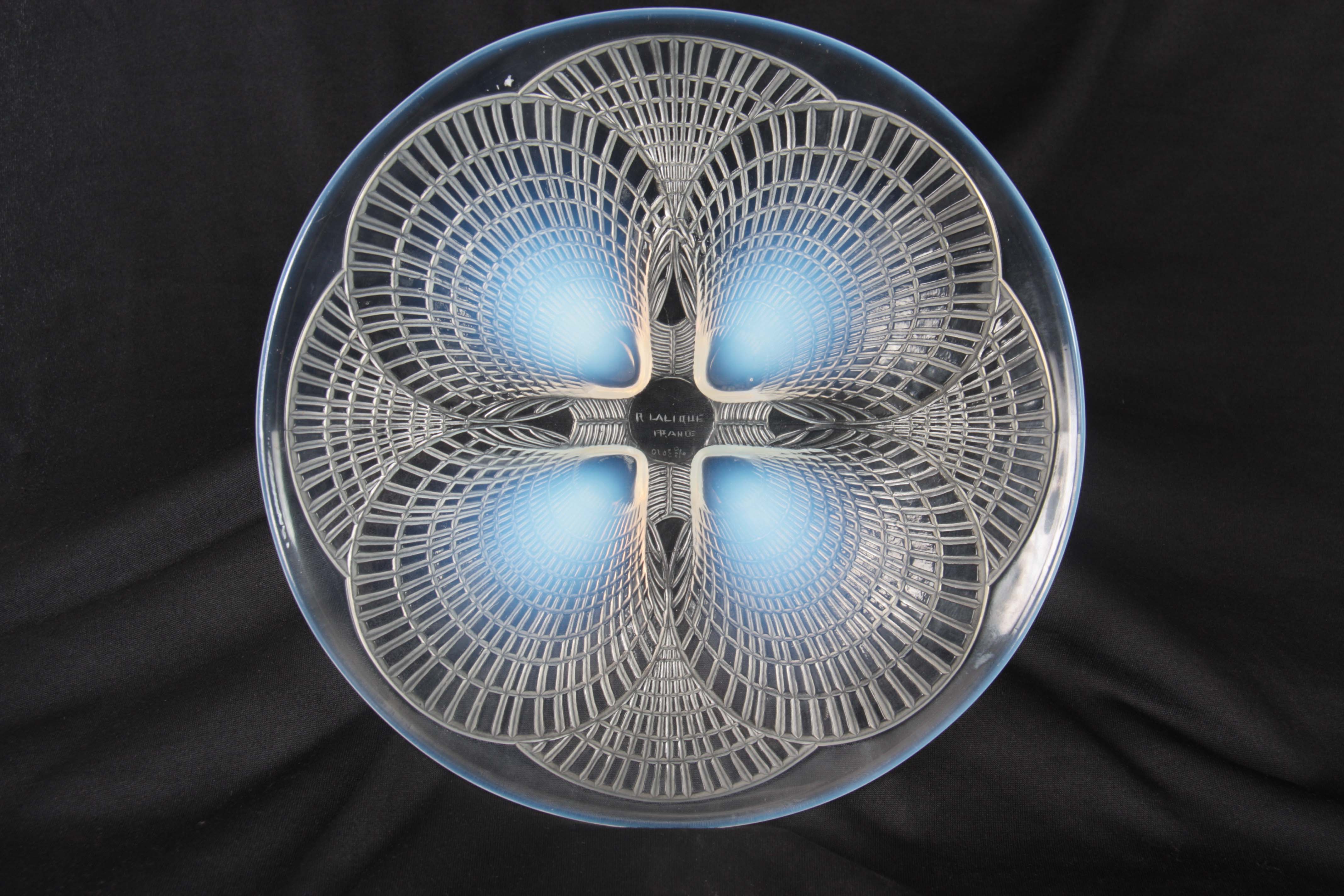 AN R LALIQUE FRANCE COQUILLES CLEAR AND OPALESCENT SHALLOW GLASS DISH 26.5cm diameter - wheel - Image 3 of 9