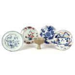 A SELECTION OF FIVE PIECES OF CHINESE PORCELAIN comprising three 18th century plates 23cm