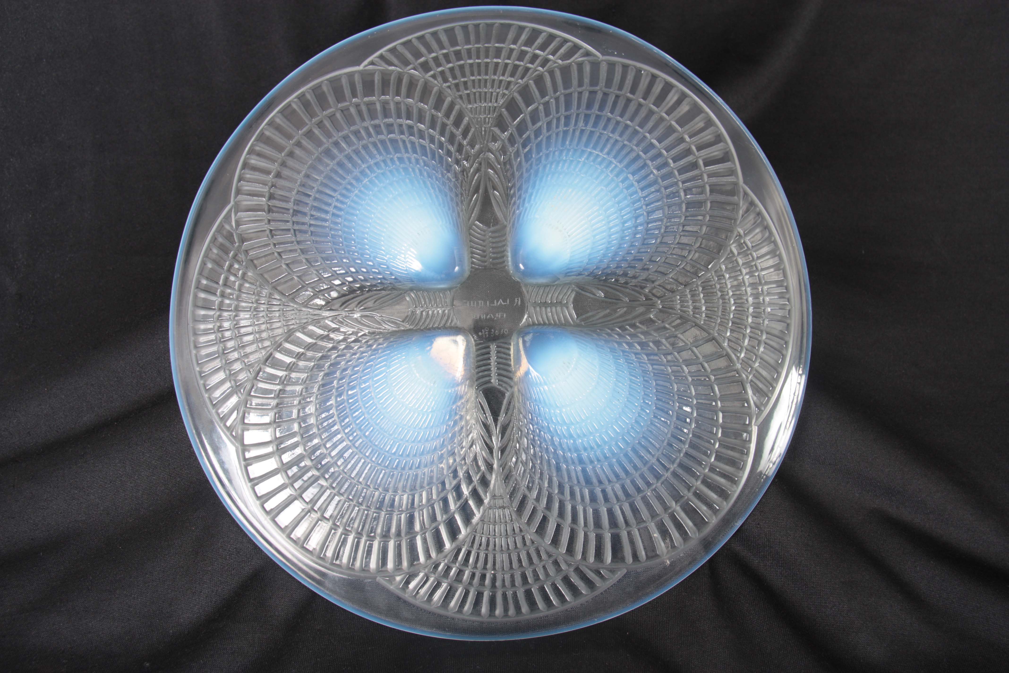 AN R LALIQUE FRANCE COQUILLES CLEAR AND OPALESCENT SHALLOW GLASS DISH 26.5cm diameter - wheel - Image 8 of 9